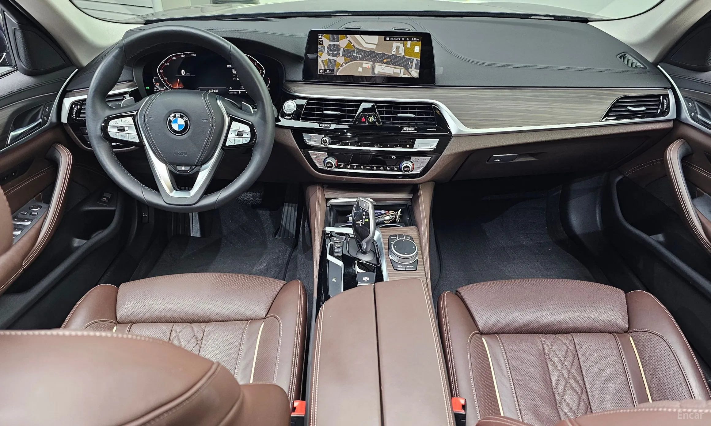 BMW 5 Series (G30) превью 7