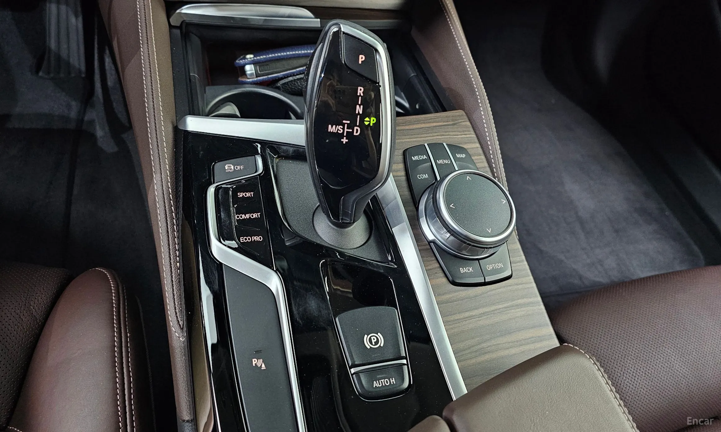 BMW 5 Series (G30) превью 9