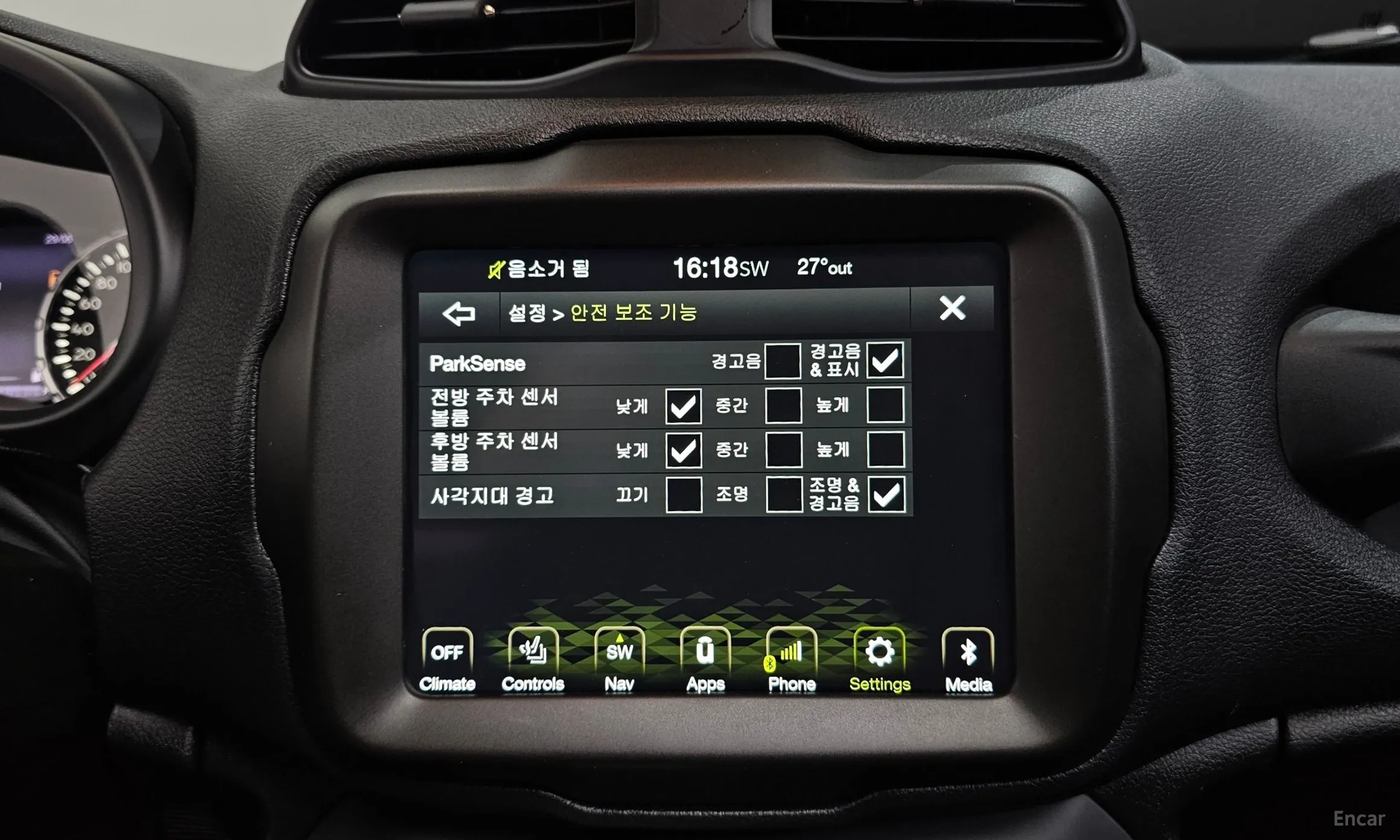 Jeep Renegade превью 16