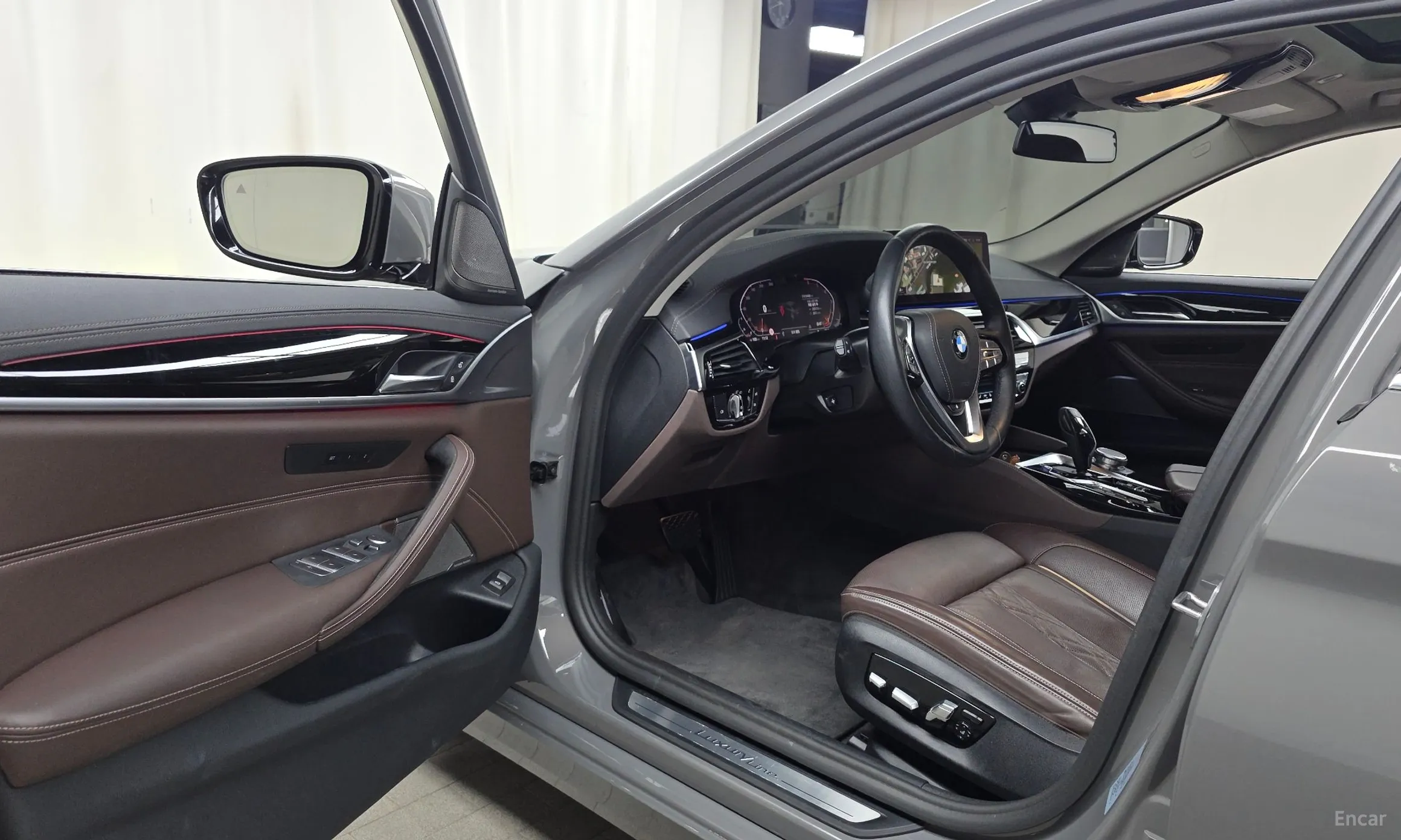 BMW 5 Series (G30) превью 10