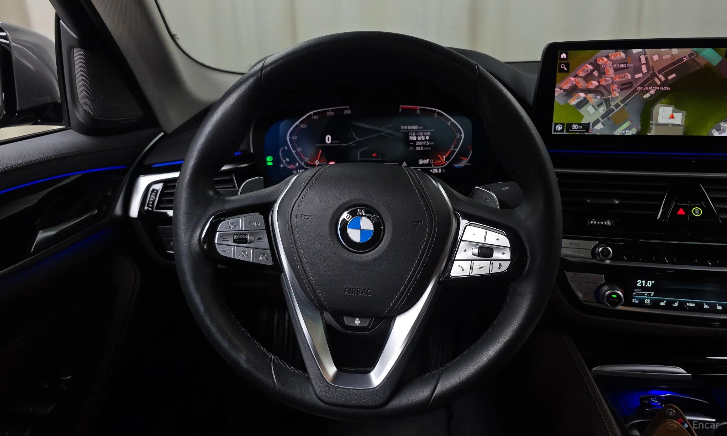 BMW 5 Series (G30) превью 13