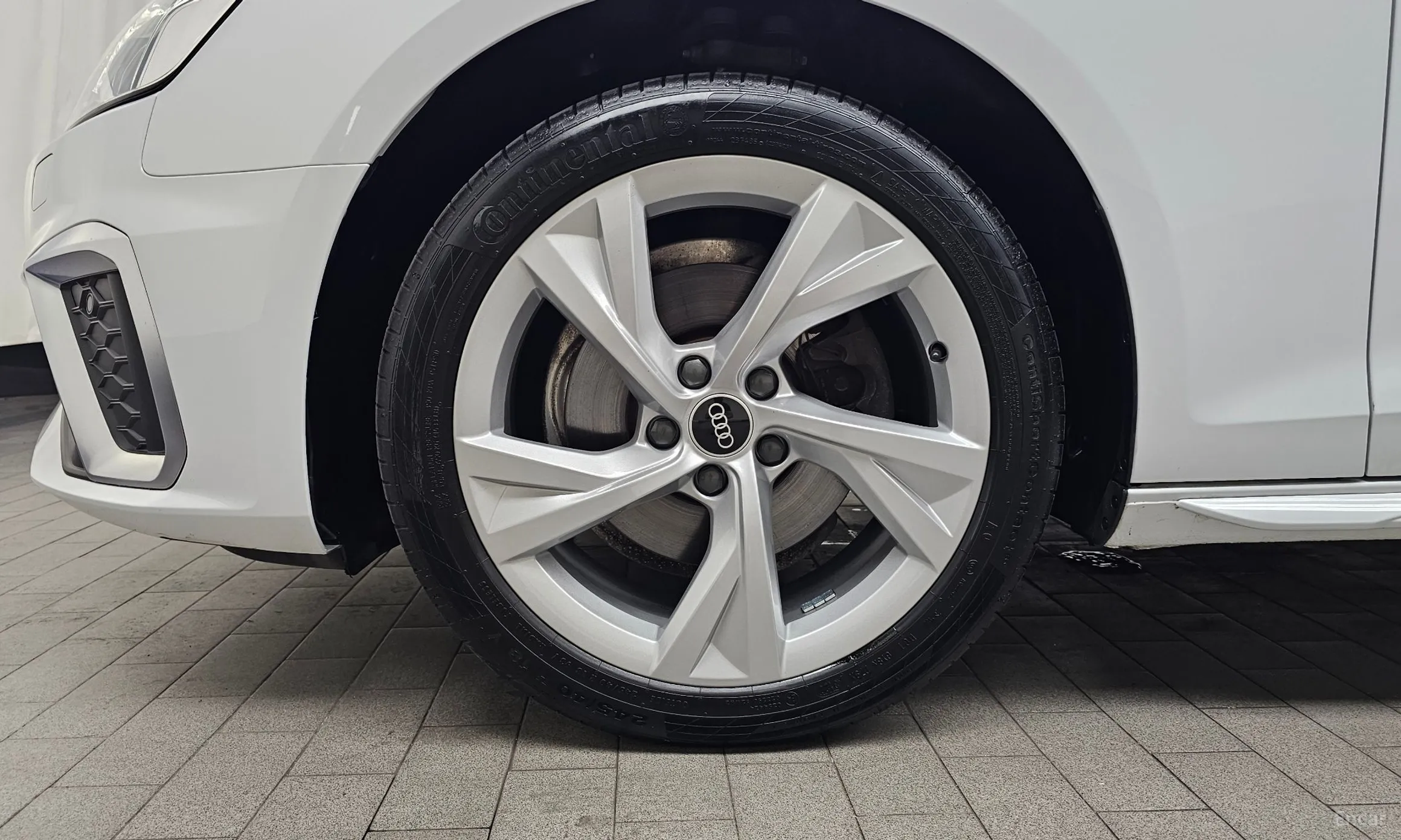 Audi A4 (B9) превью 5