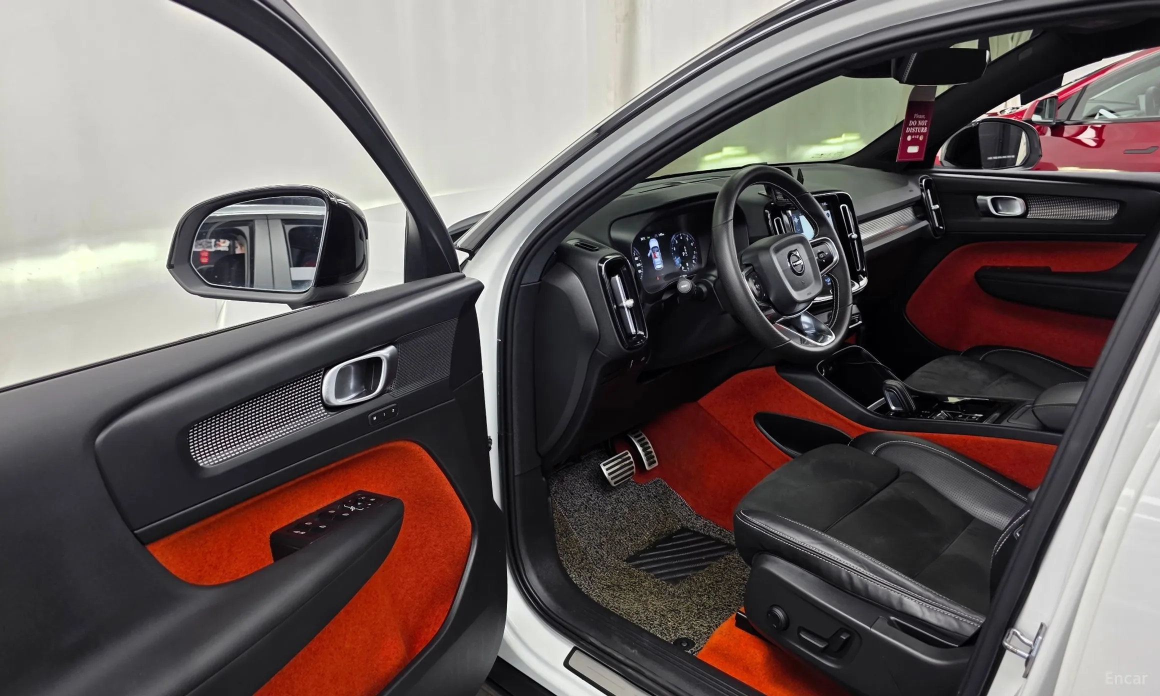 Volvo XC40 превью 10