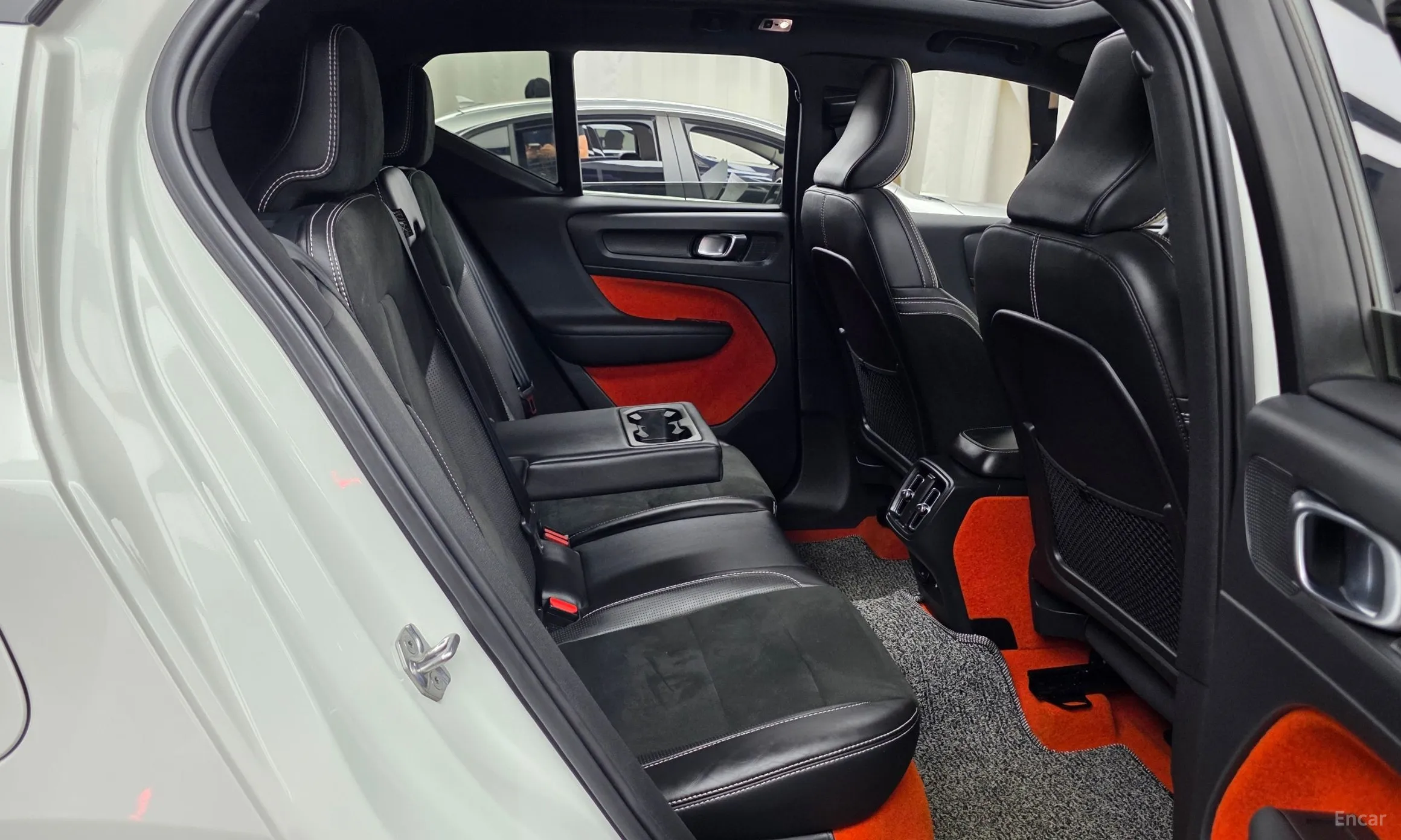 Volvo XC40 превью 12