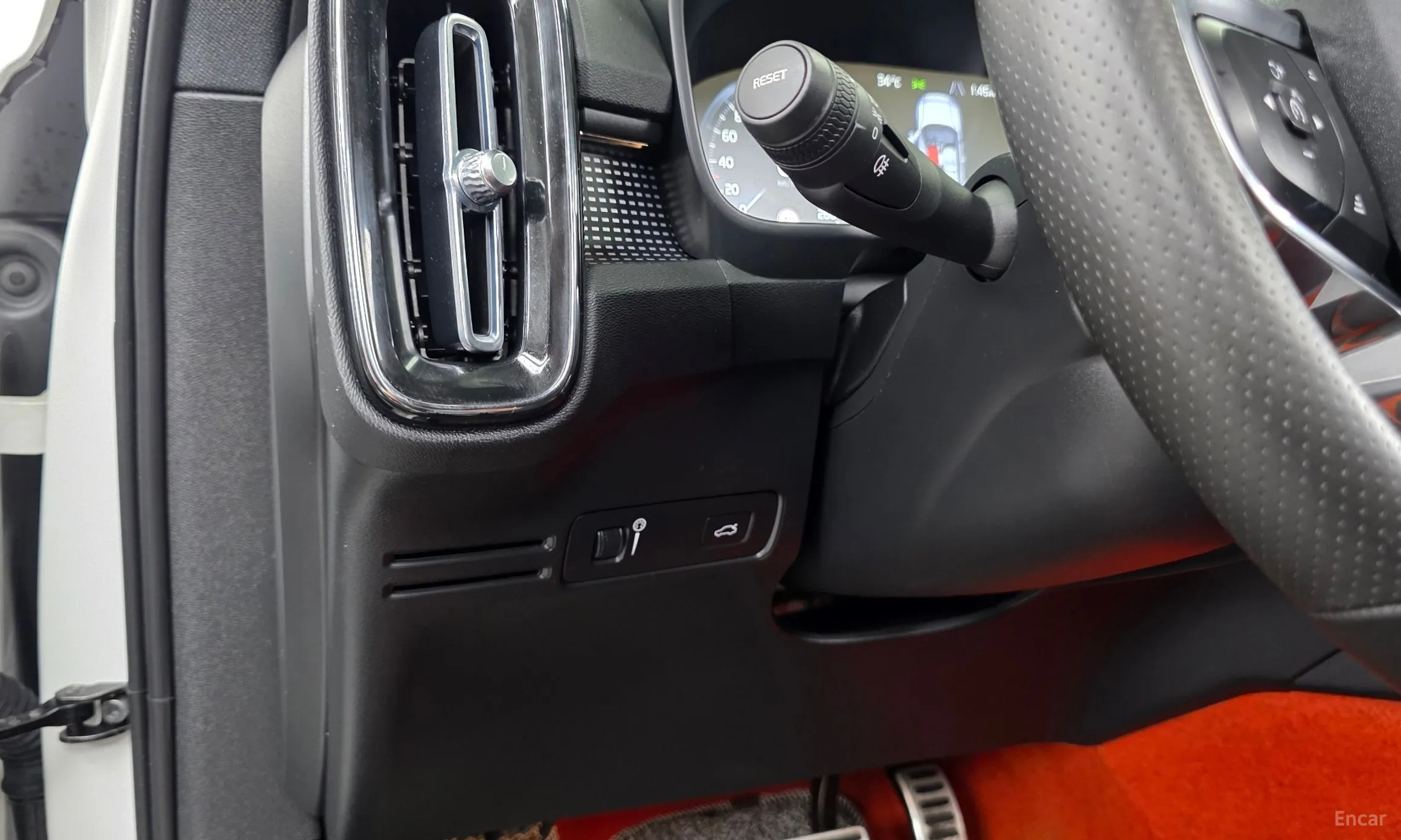 Volvo XC40 превью 16