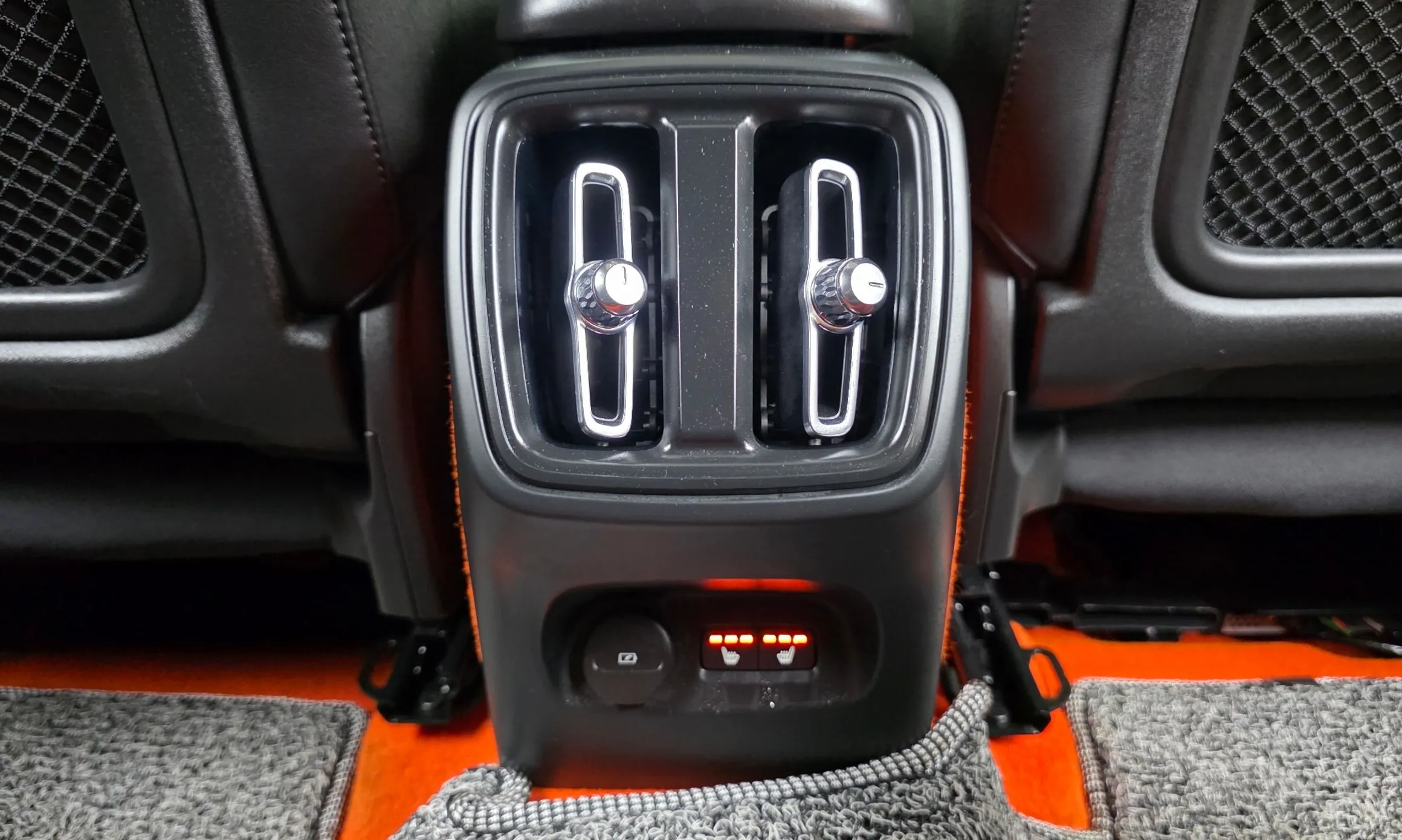 Volvo XC40 превью 18