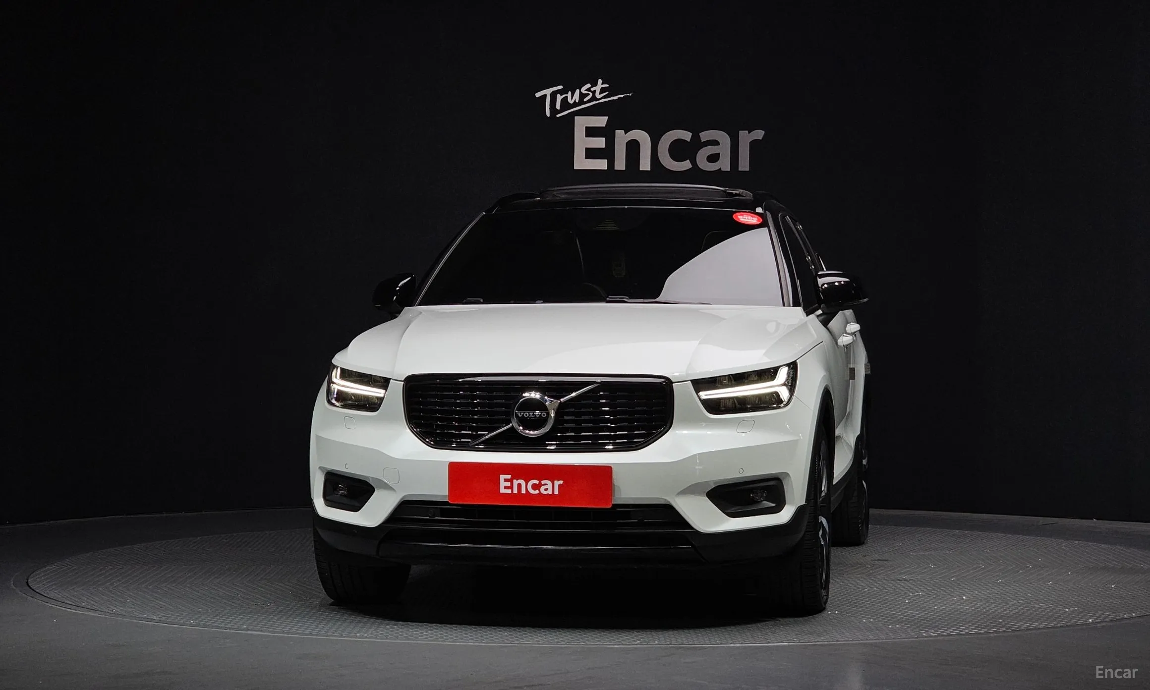 Volvo XC40 превью 3