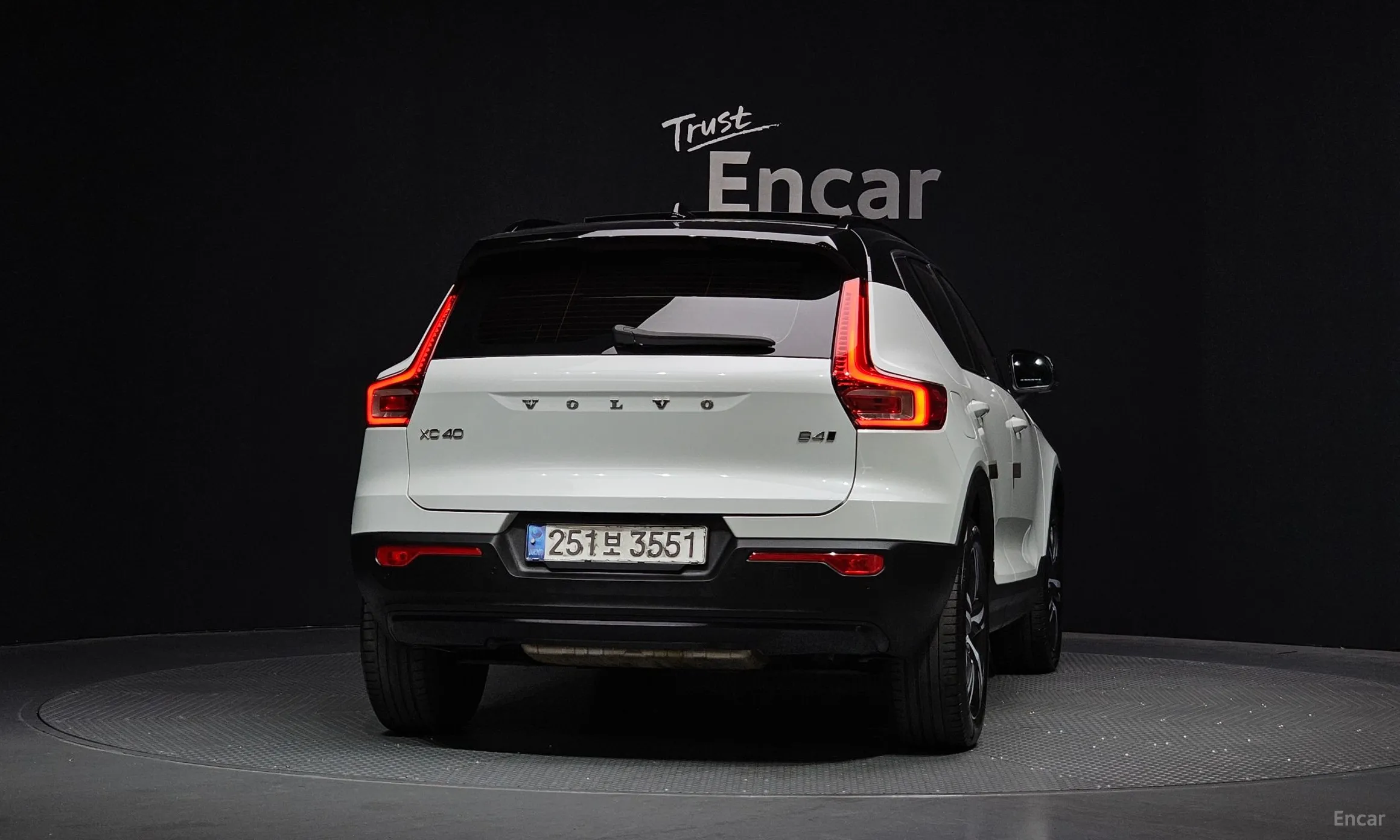 Volvo XC40 превью 4