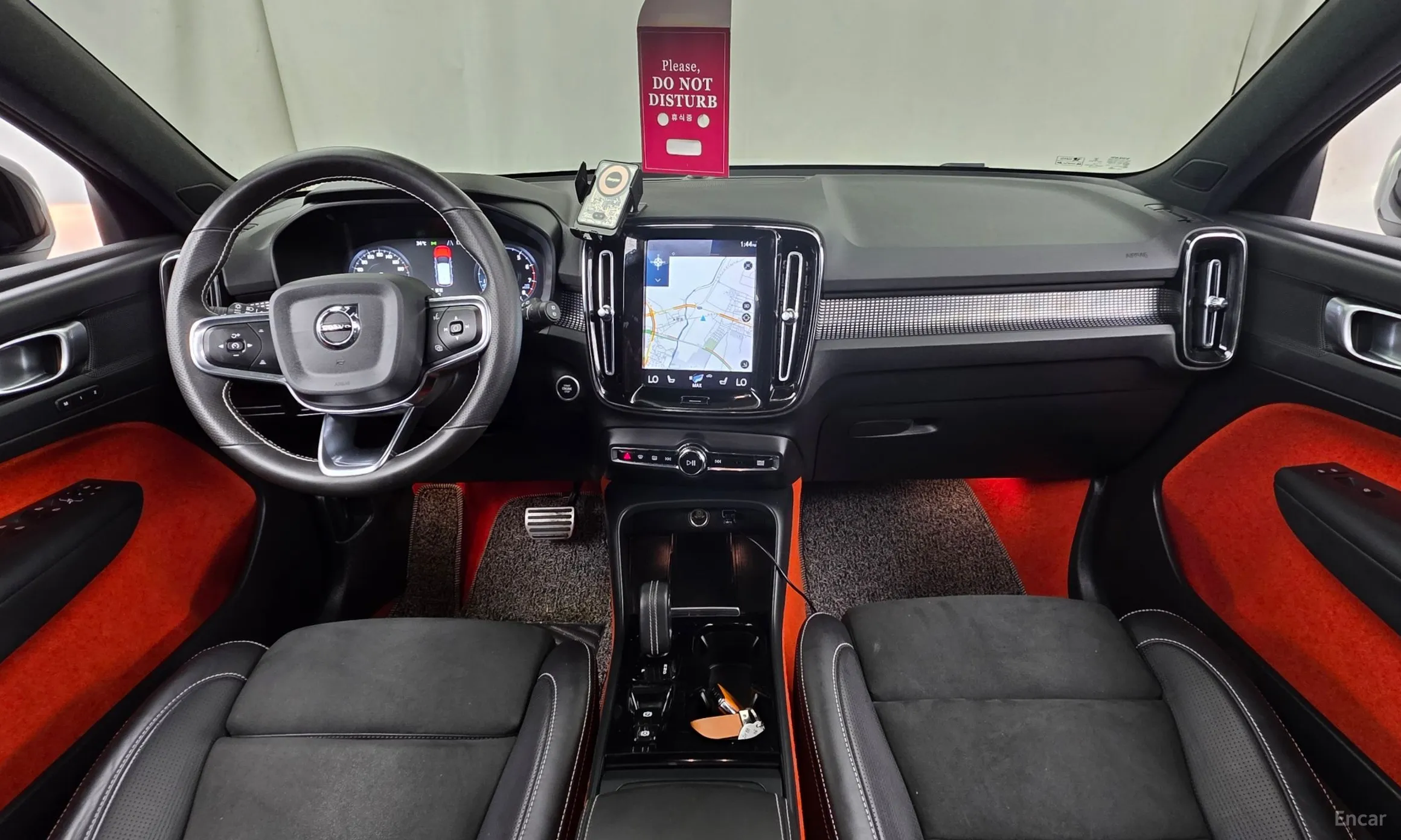 Volvo XC40 превью 7
