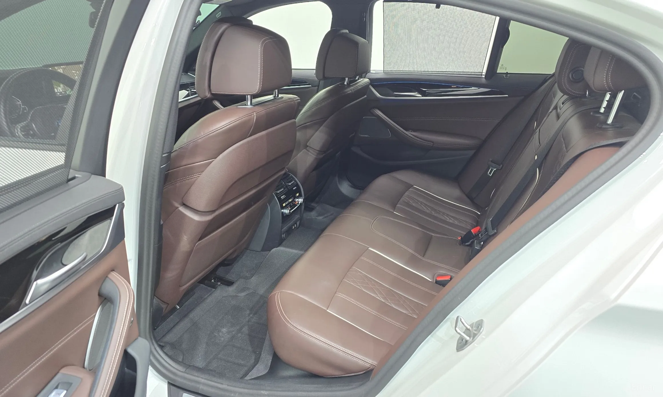 BMW 5 Series (G30) превью 11