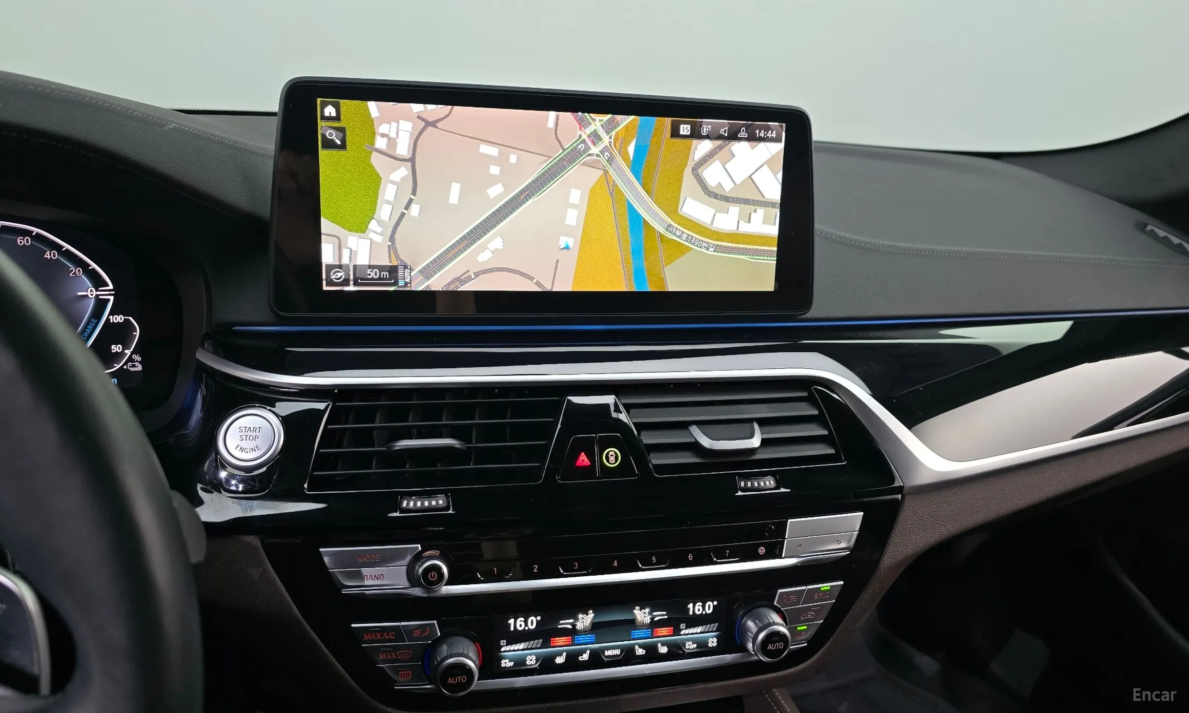 BMW 5 Series (G30) превью 12