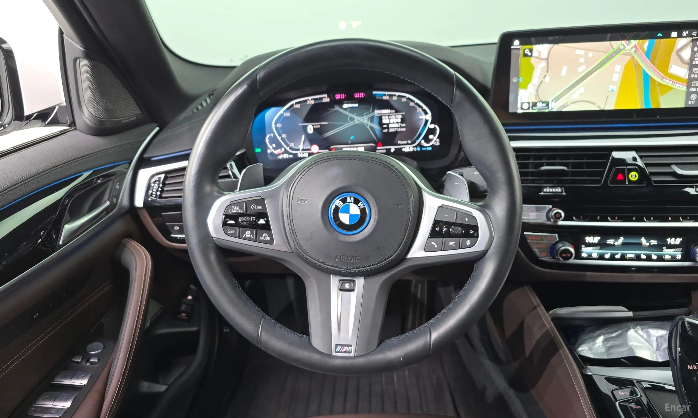 BMW 5 Series (G30) превью 13