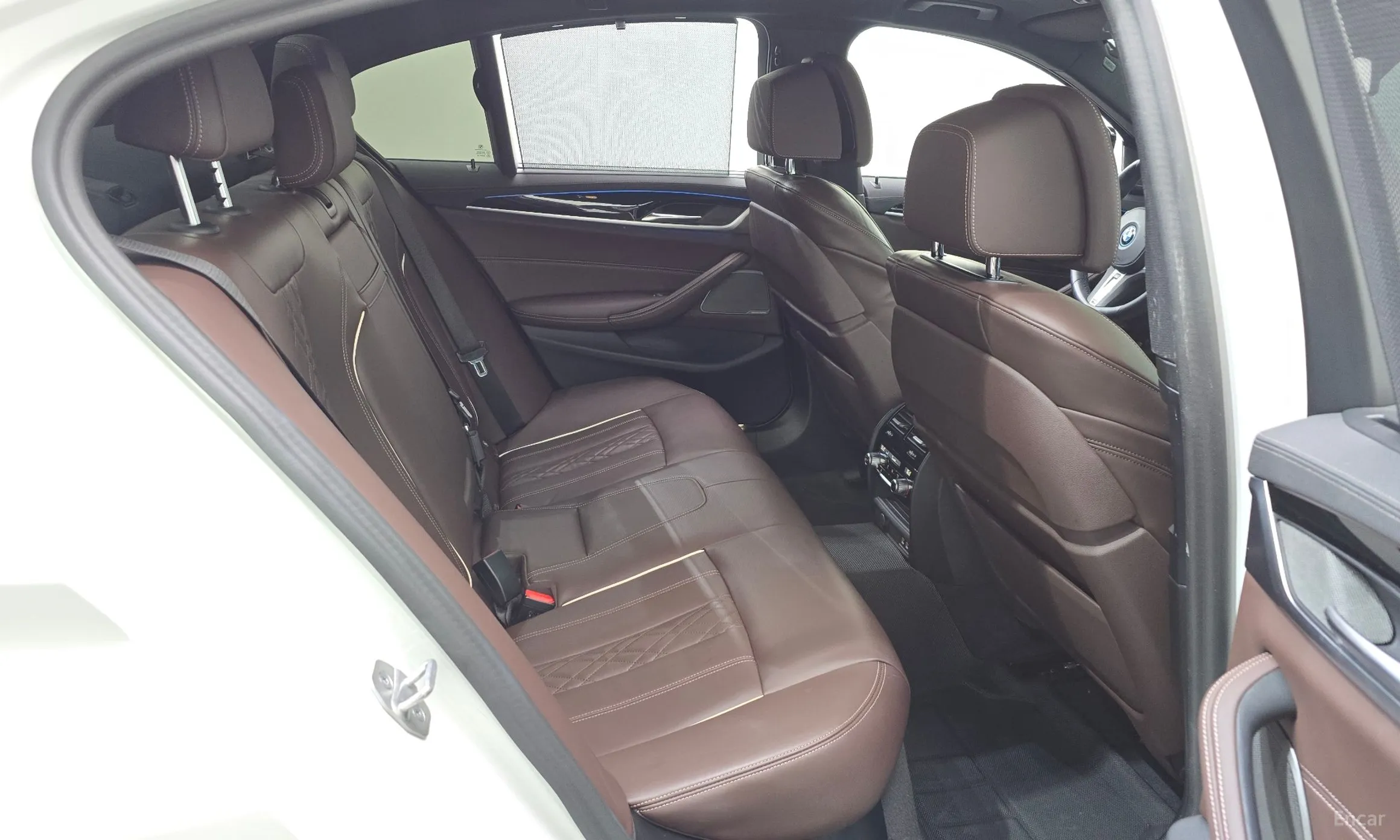 BMW 5 Series (G30) превью 19