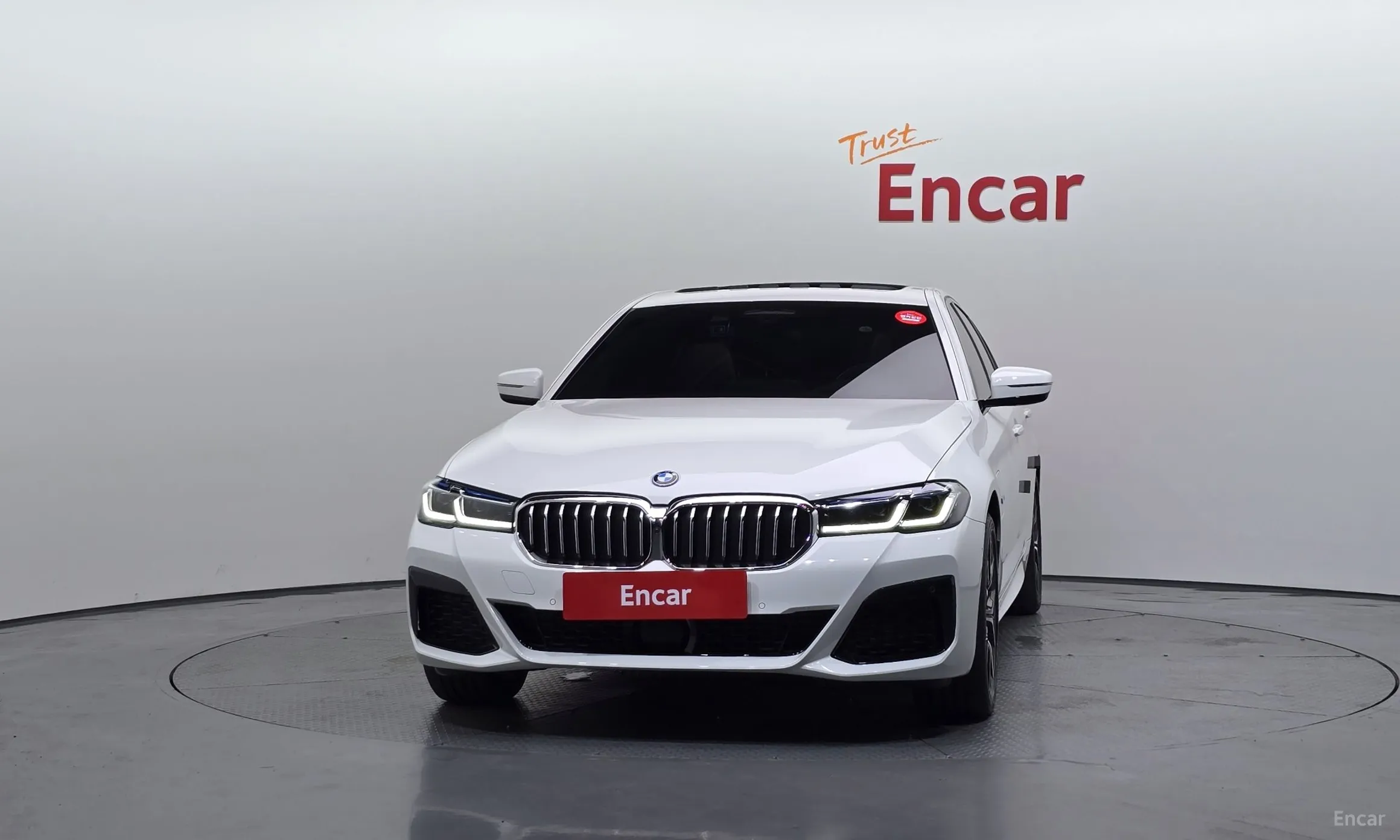 BMW 5 Series (G30) превью 3