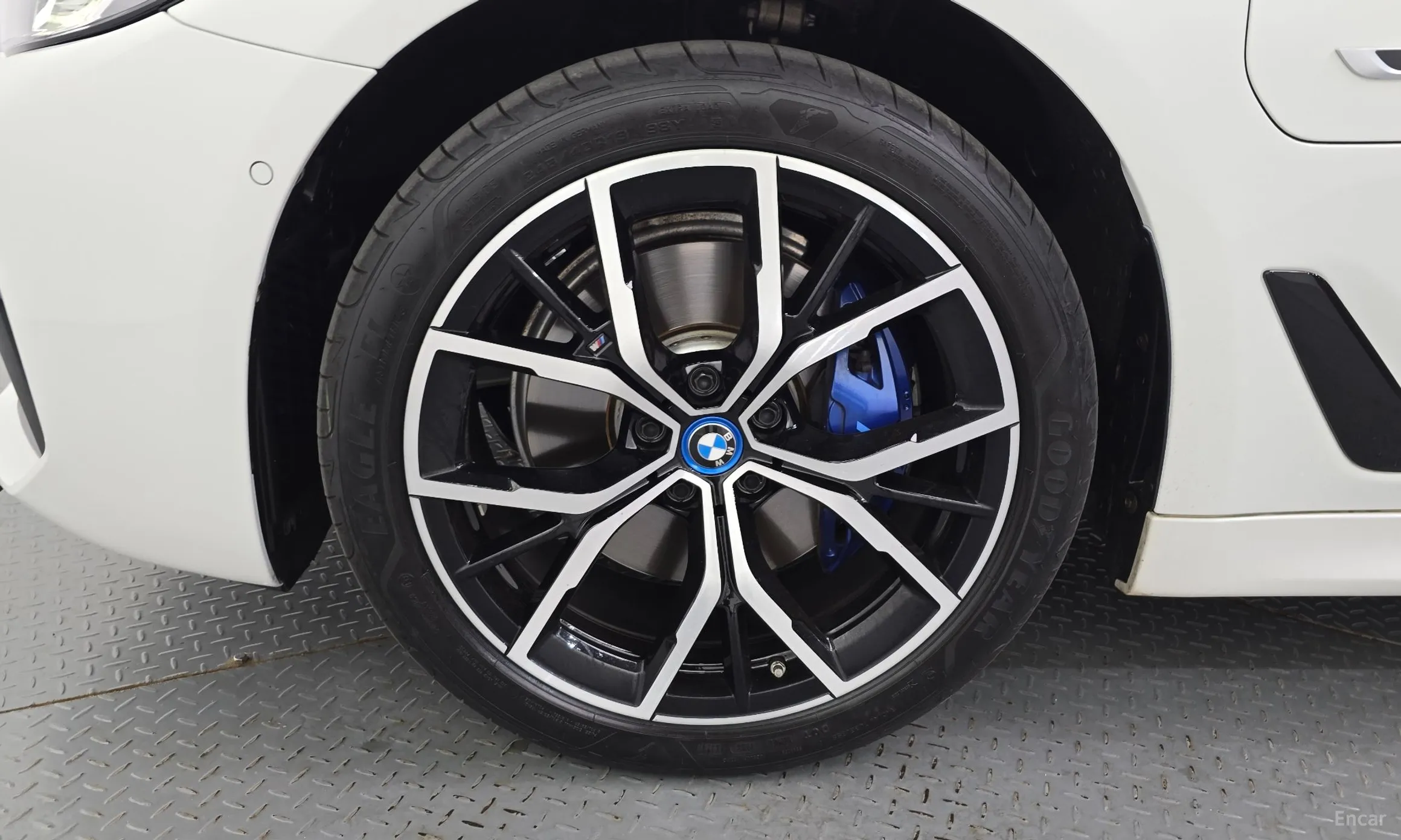 BMW 5 Series (G30) превью 5