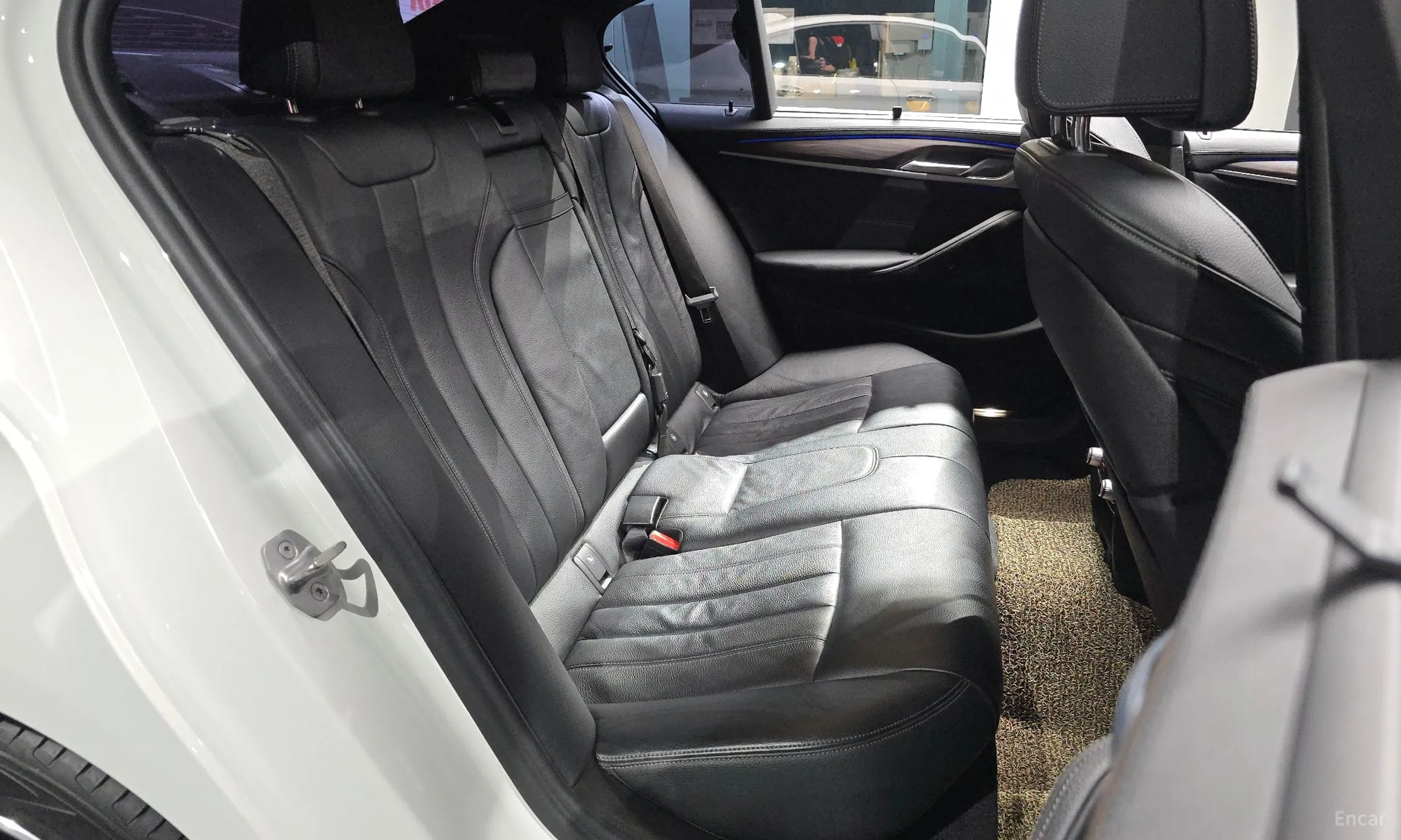 BMW 5 Series (G30) превью 11