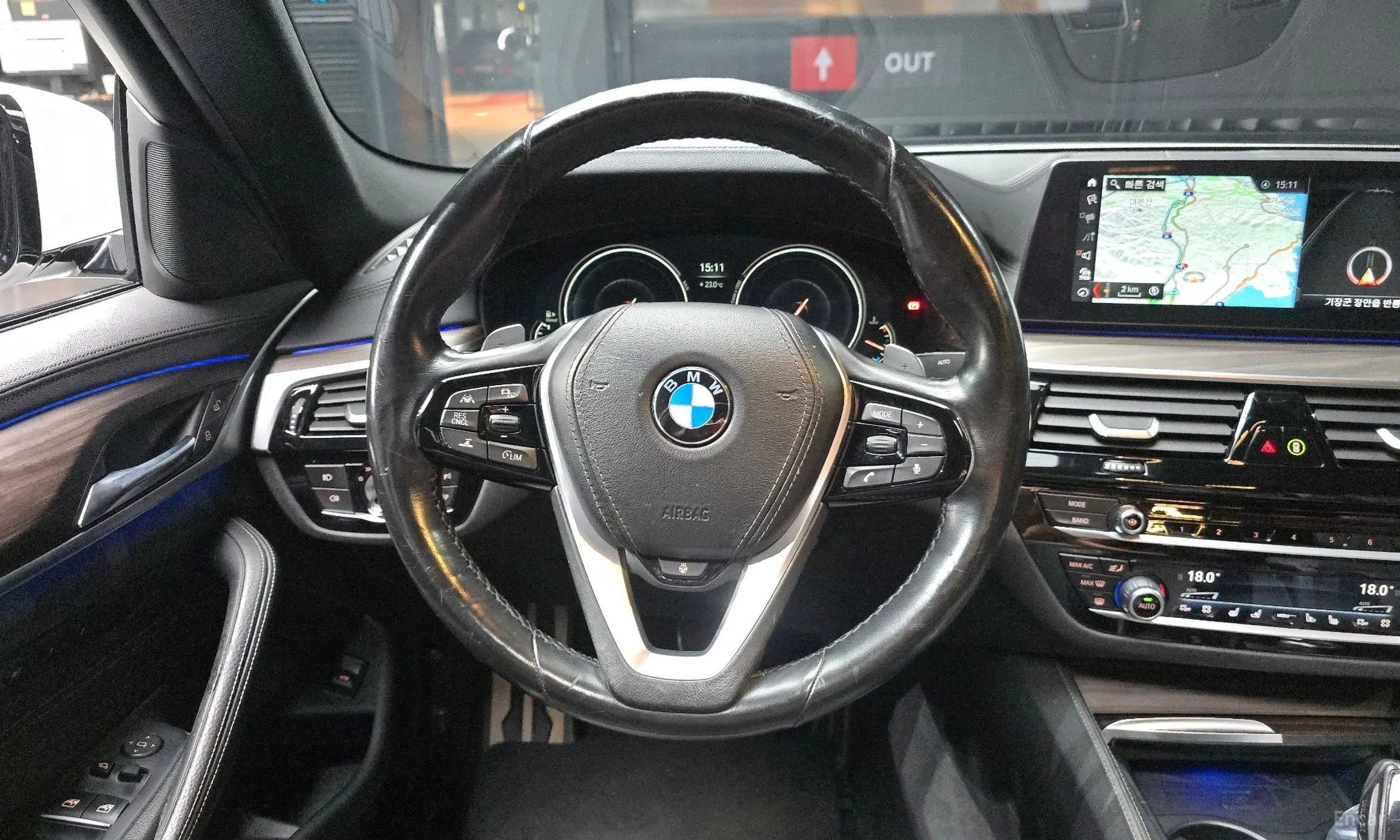 BMW 5 Series (G30) превью 13