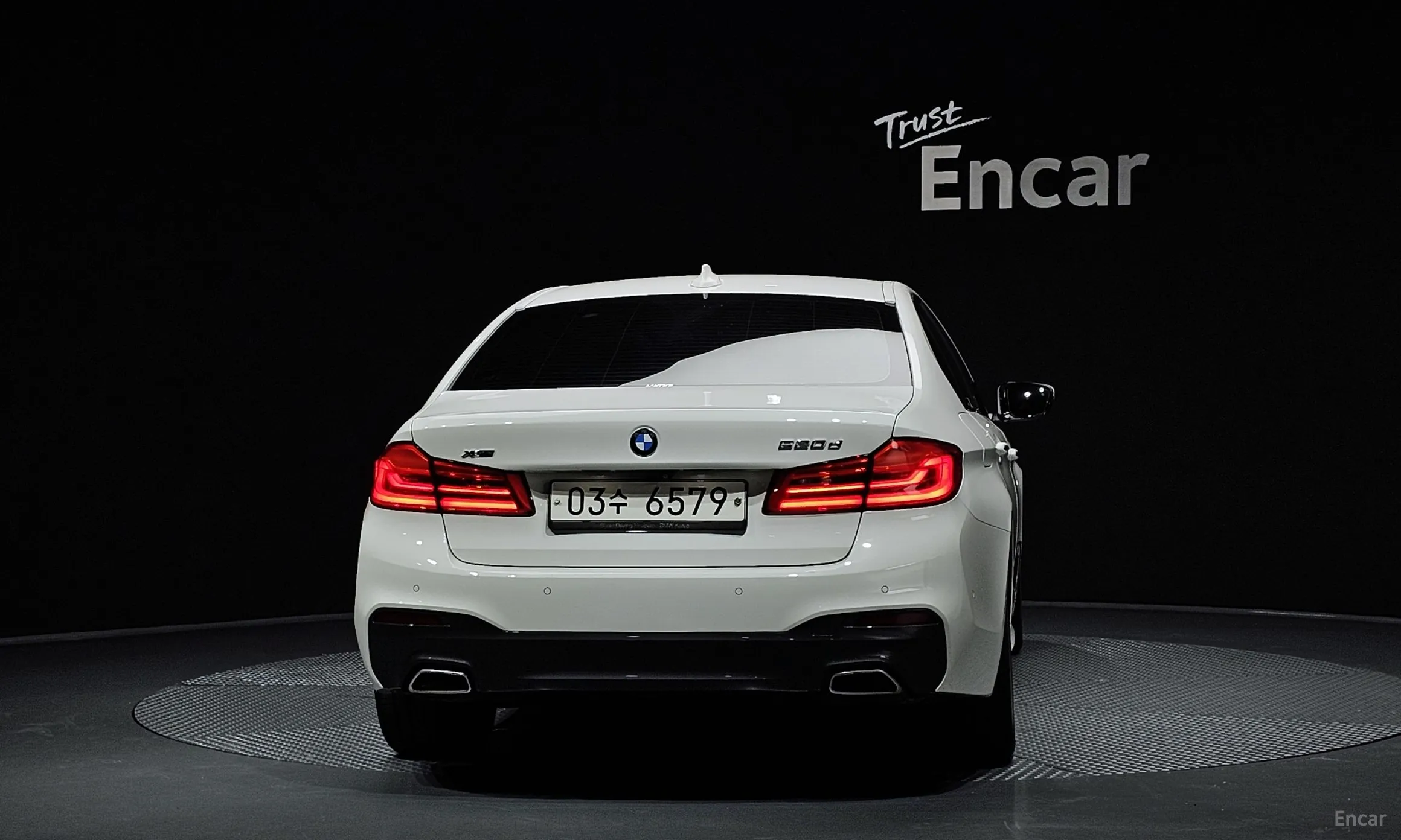 BMW 5 Series (G30) превью 4