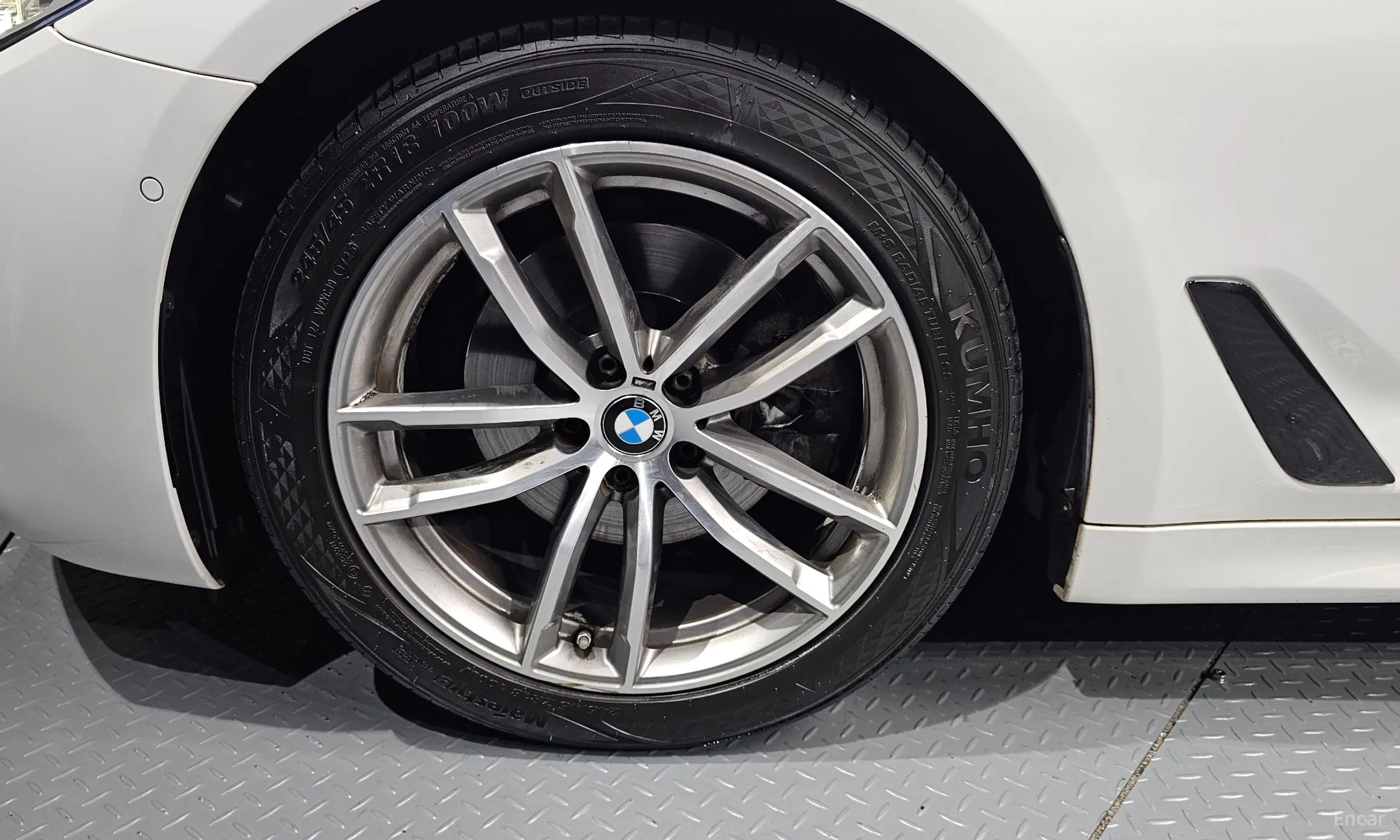 BMW 5 Series (G30) превью 5