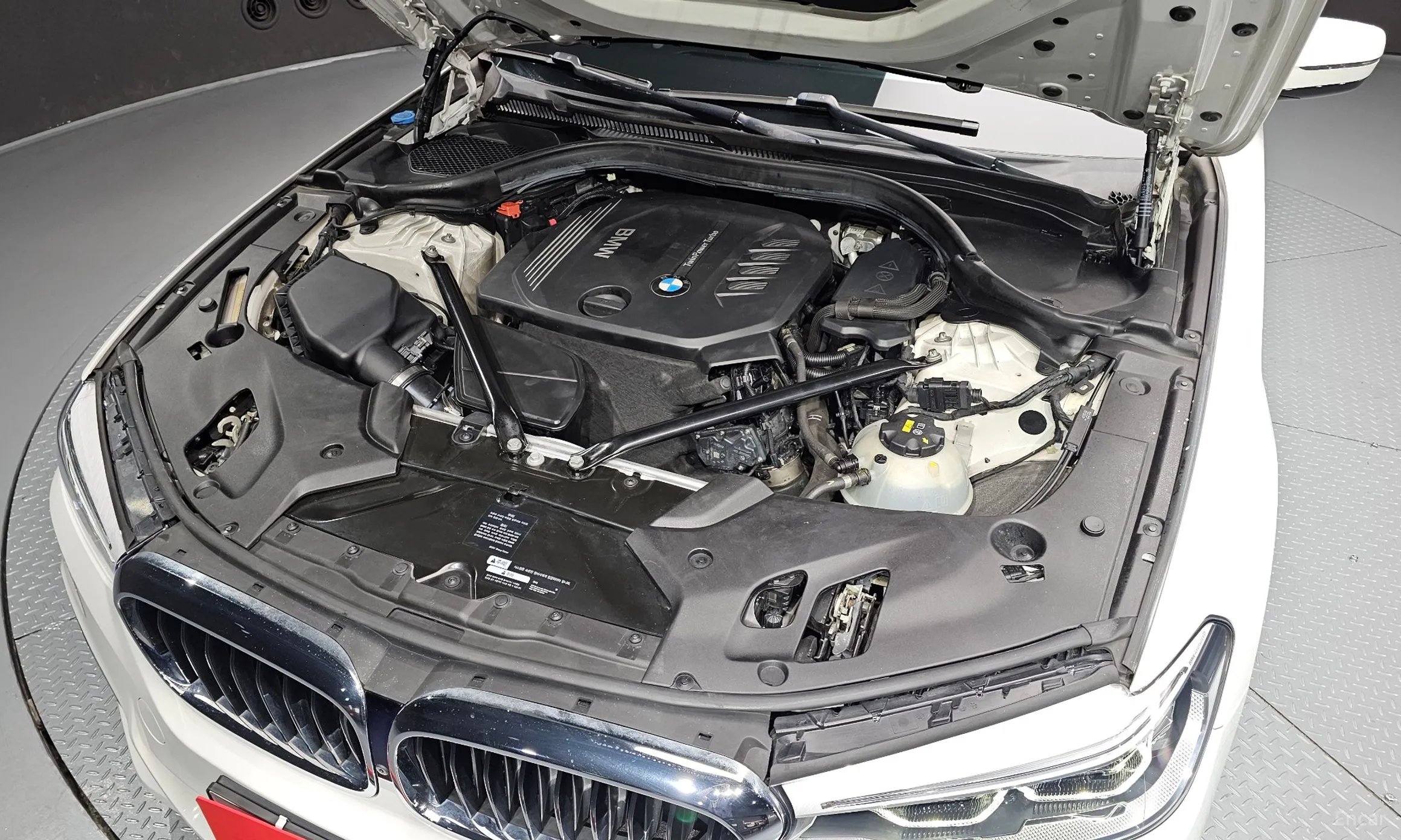 BMW 5 Series (G30) превью 6