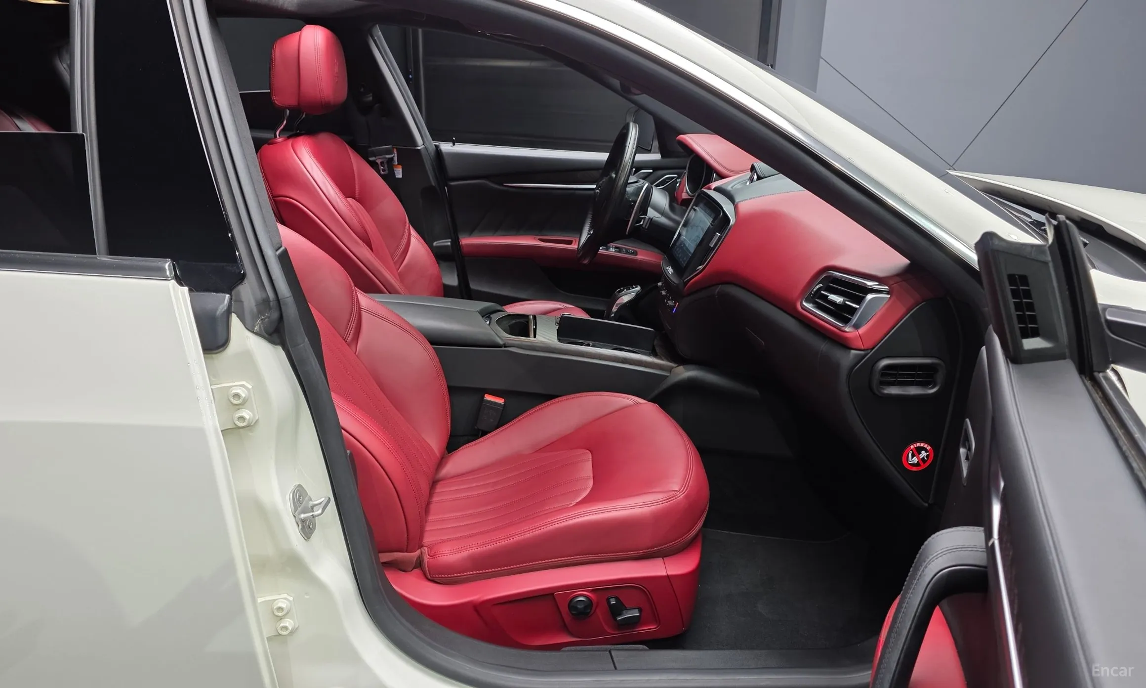 Maserati Ghibli превью 11