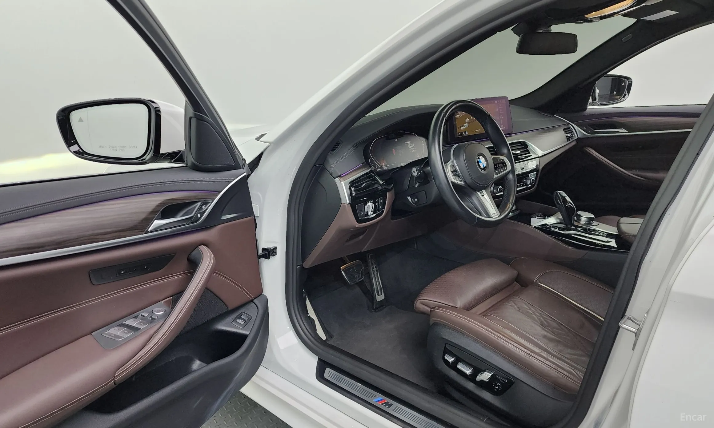 BMW 5 Series (G30) превью 10