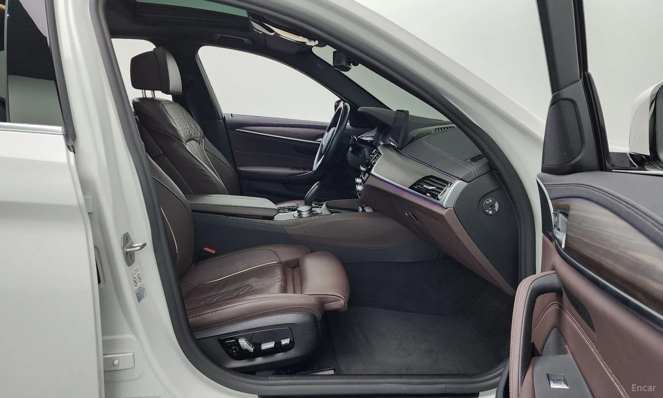 BMW 5 Series (G30) превью 11