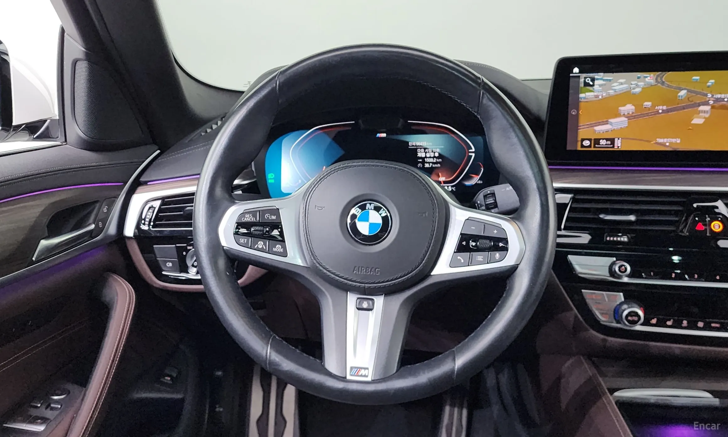 BMW 5 Series (G30) превью 13