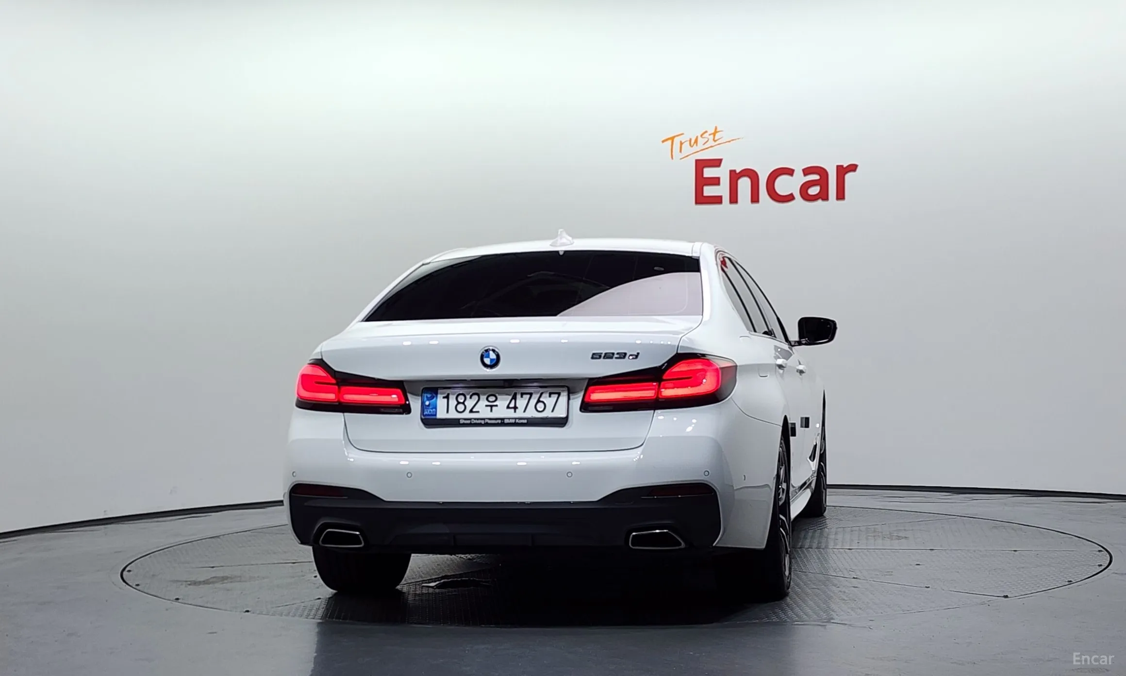 BMW 5 Series (G30) превью 4