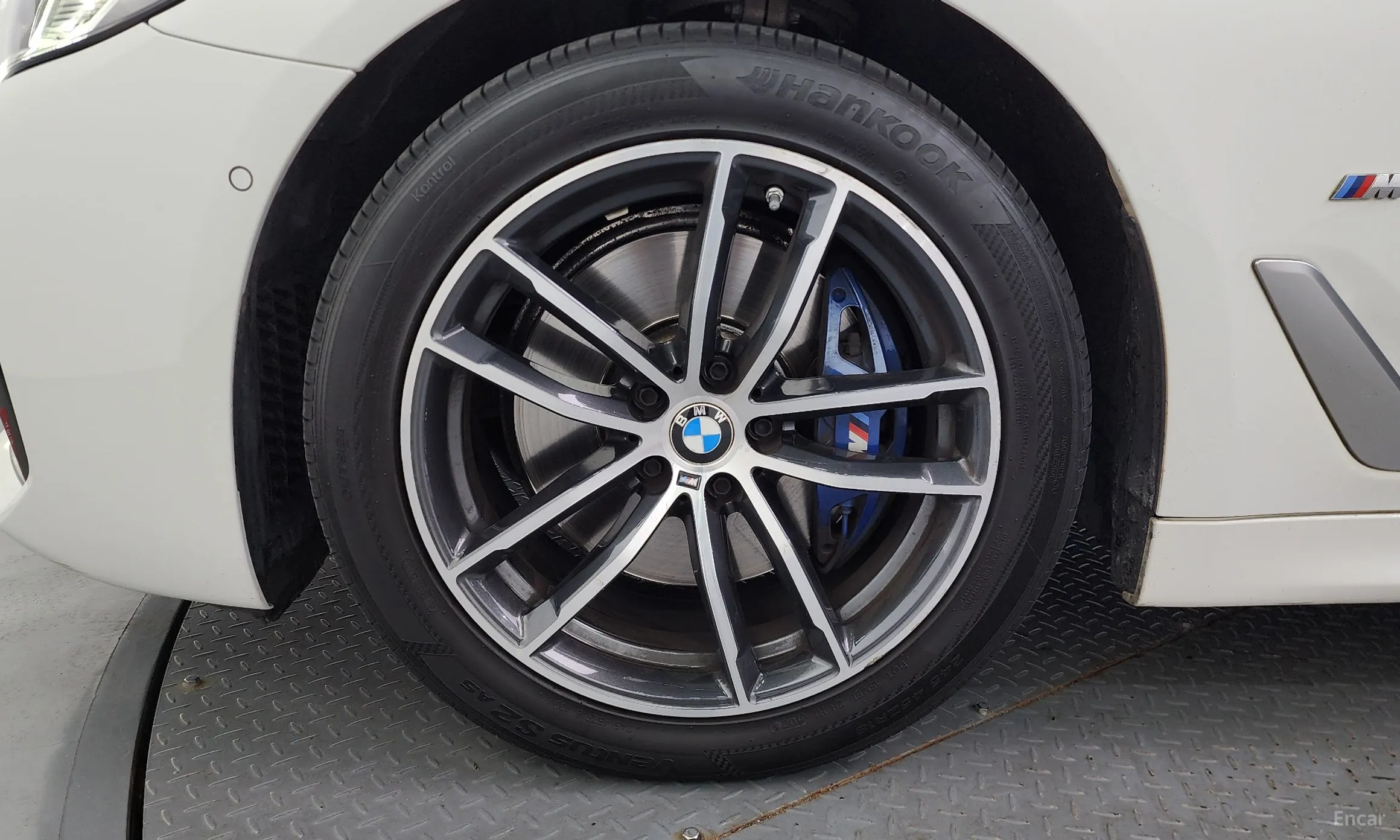BMW 5 Series (G30) превью 5