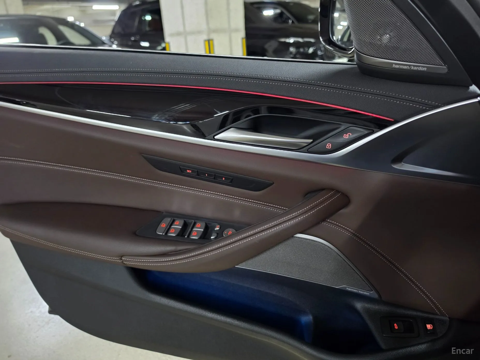 BMW 5 Series (G30) превью 17