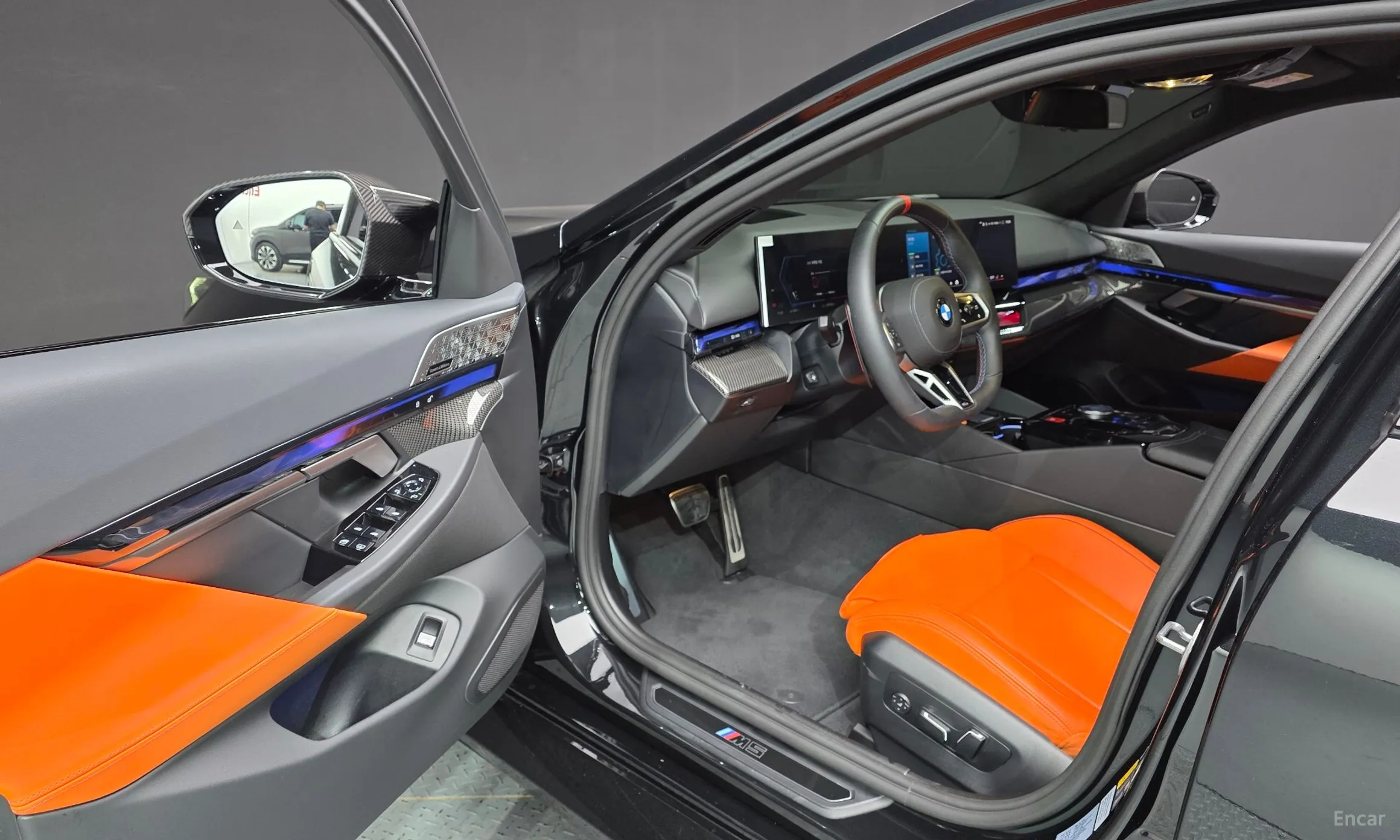 BMW M5 (G90) превью 10