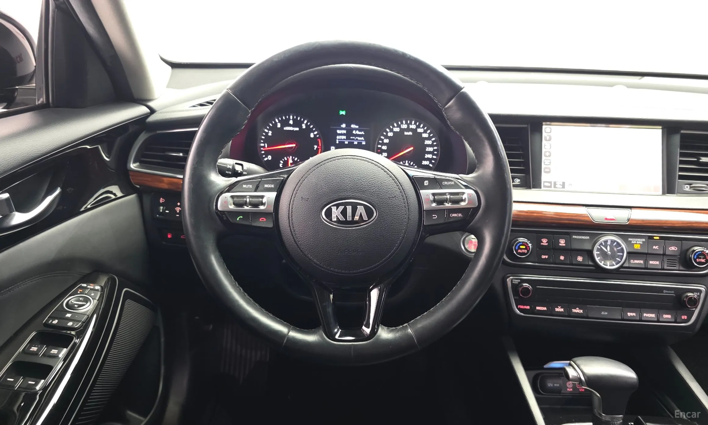 Kia K7 превью 13