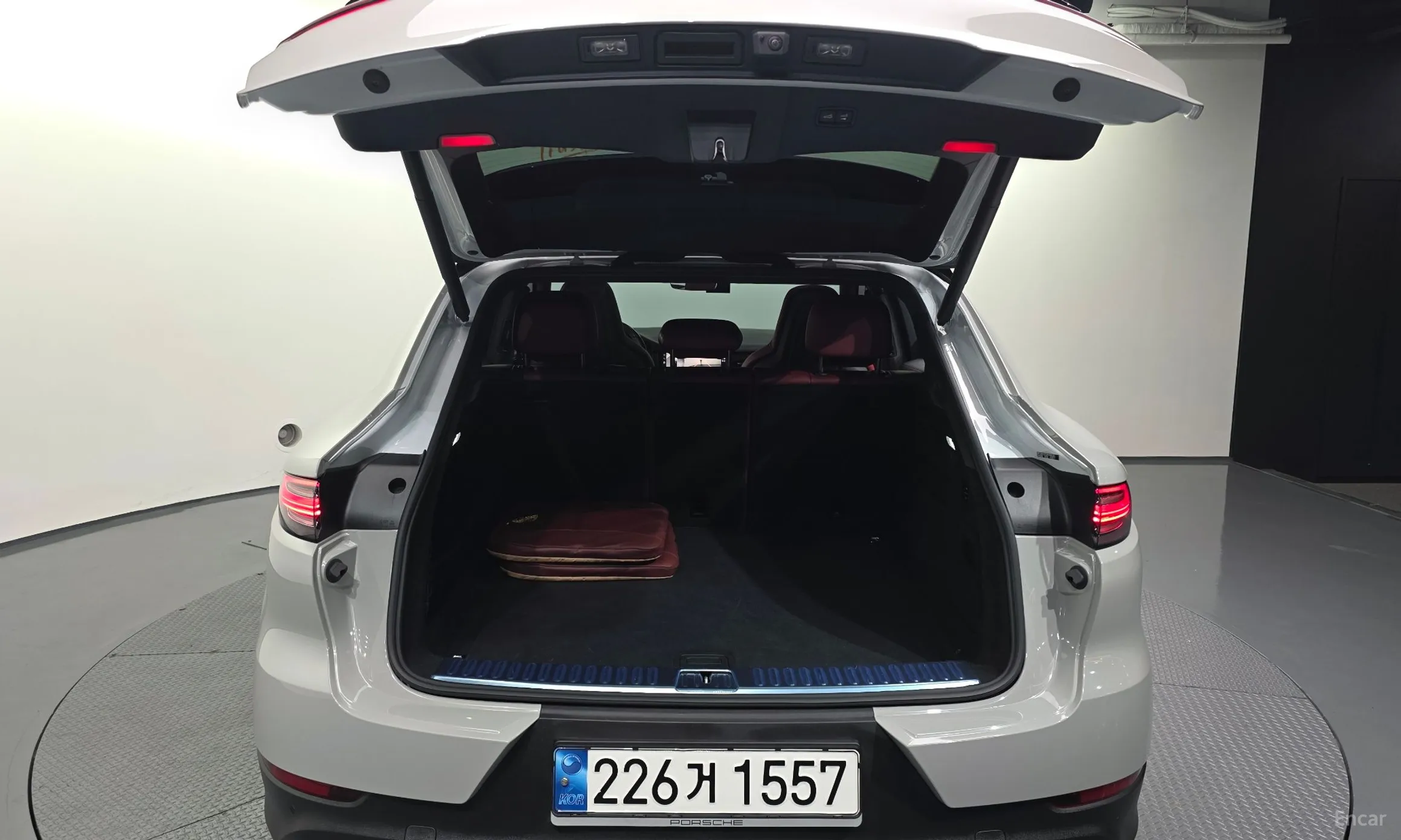 Porsche Cayenne (PO536) превью 20