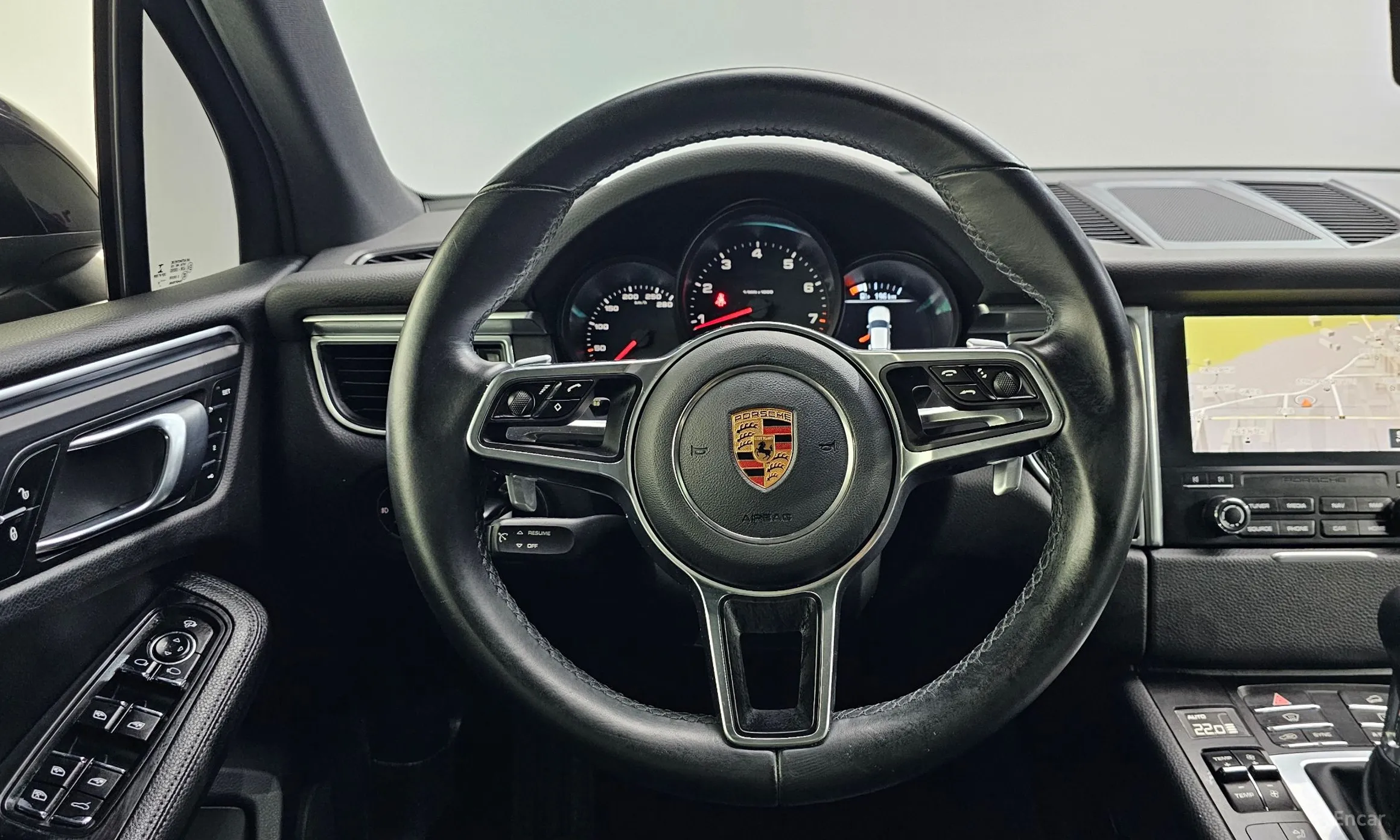 Porsche Macan превью 13