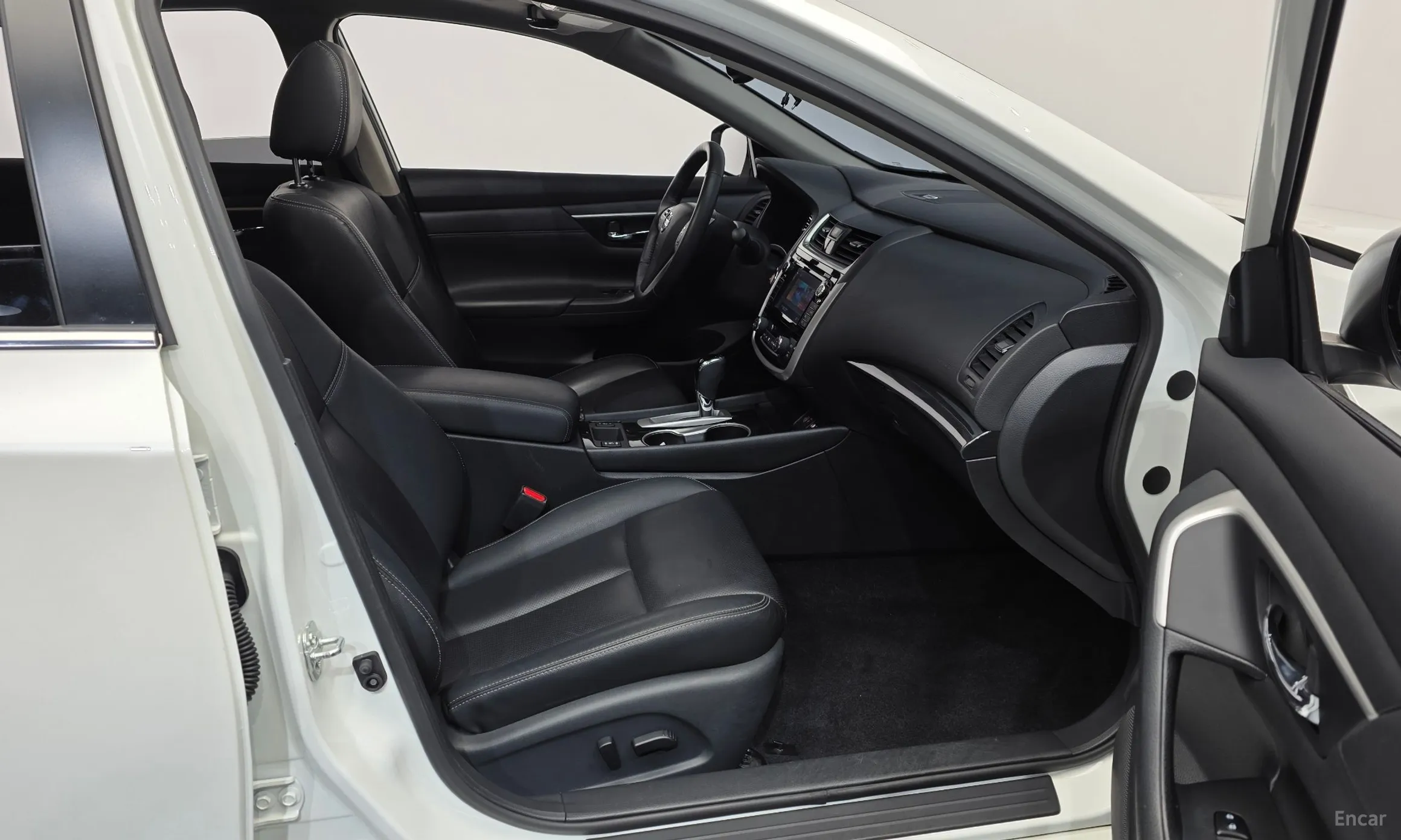 Nissan Altima превью 11