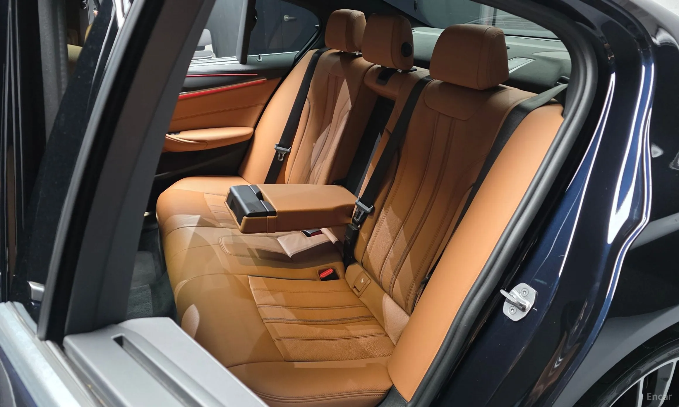 BMW 5 Series (G30) превью 12