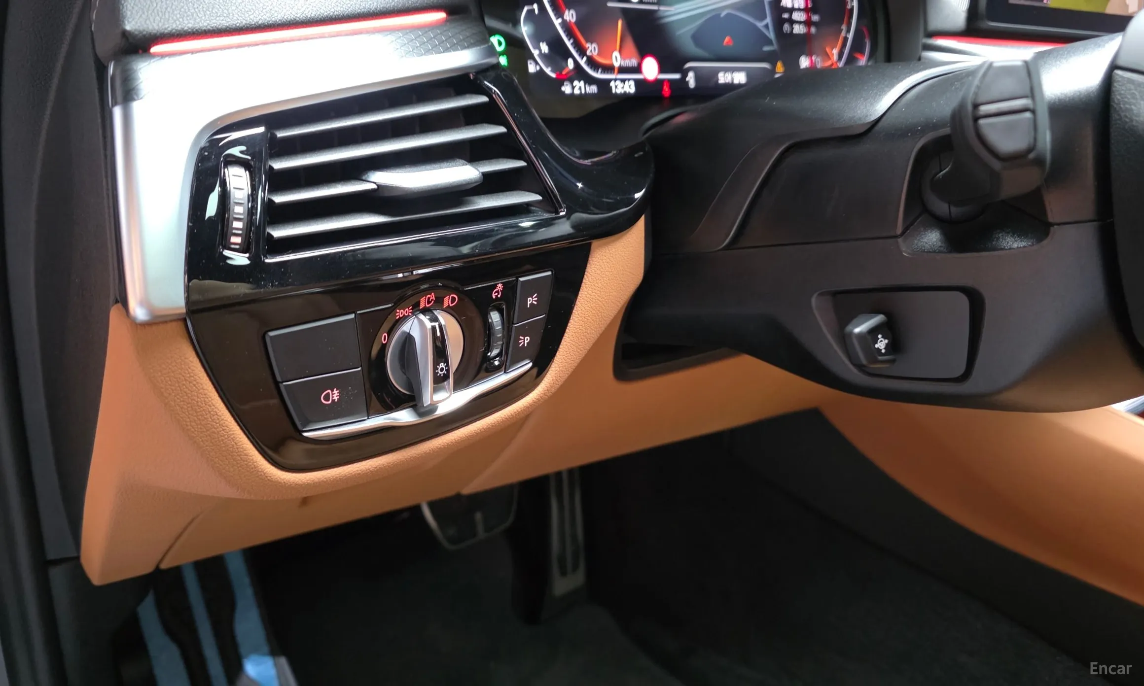 BMW 5 Series (G30) превью 19