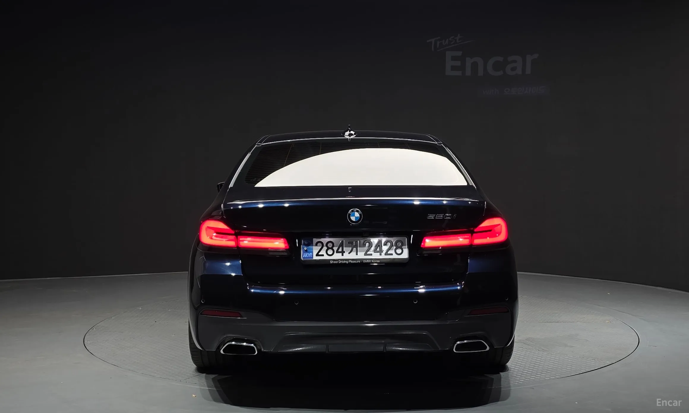 BMW 5 Series (G30) превью 4