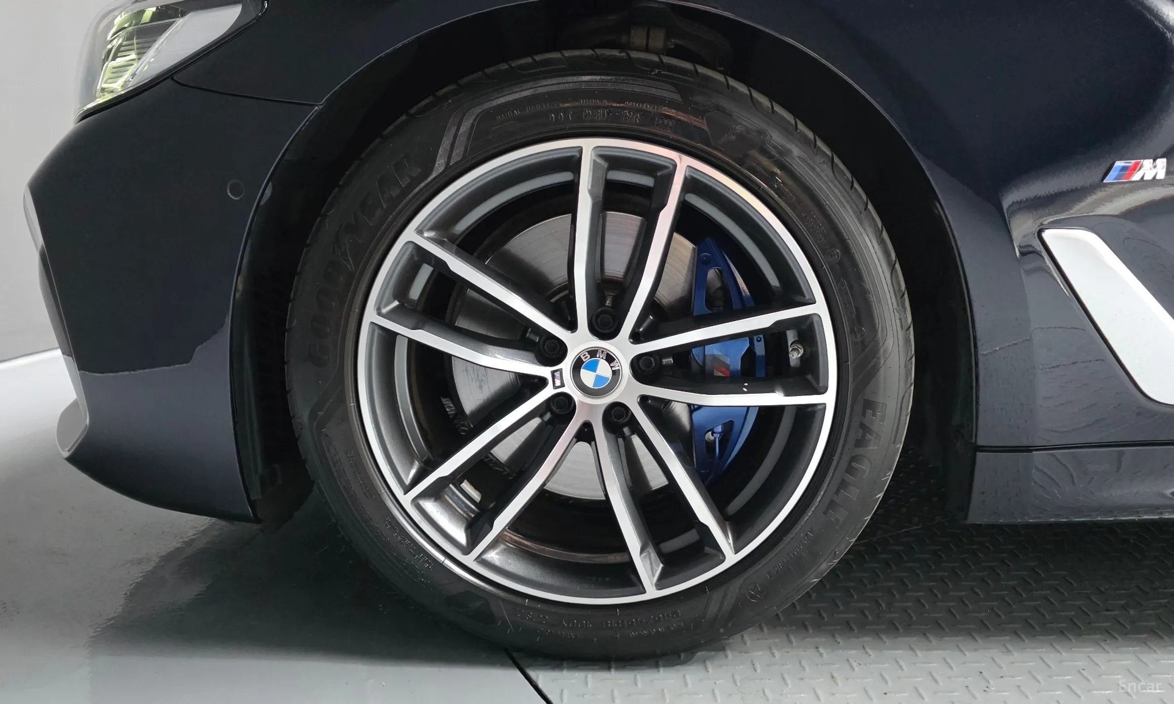 BMW 5 Series (G30) превью 5