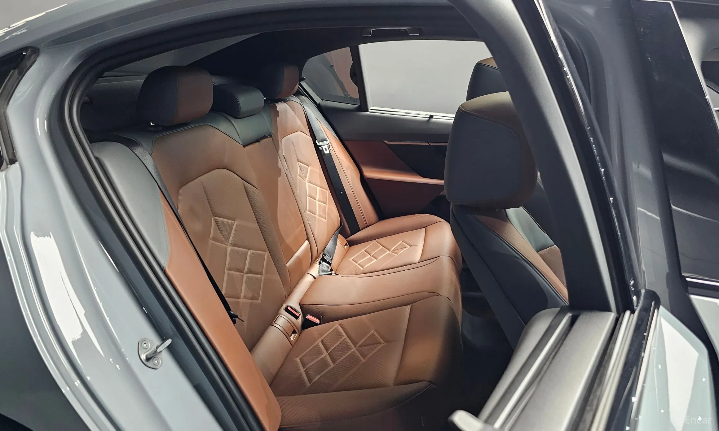 BMW 5 Series (G60) превью 11