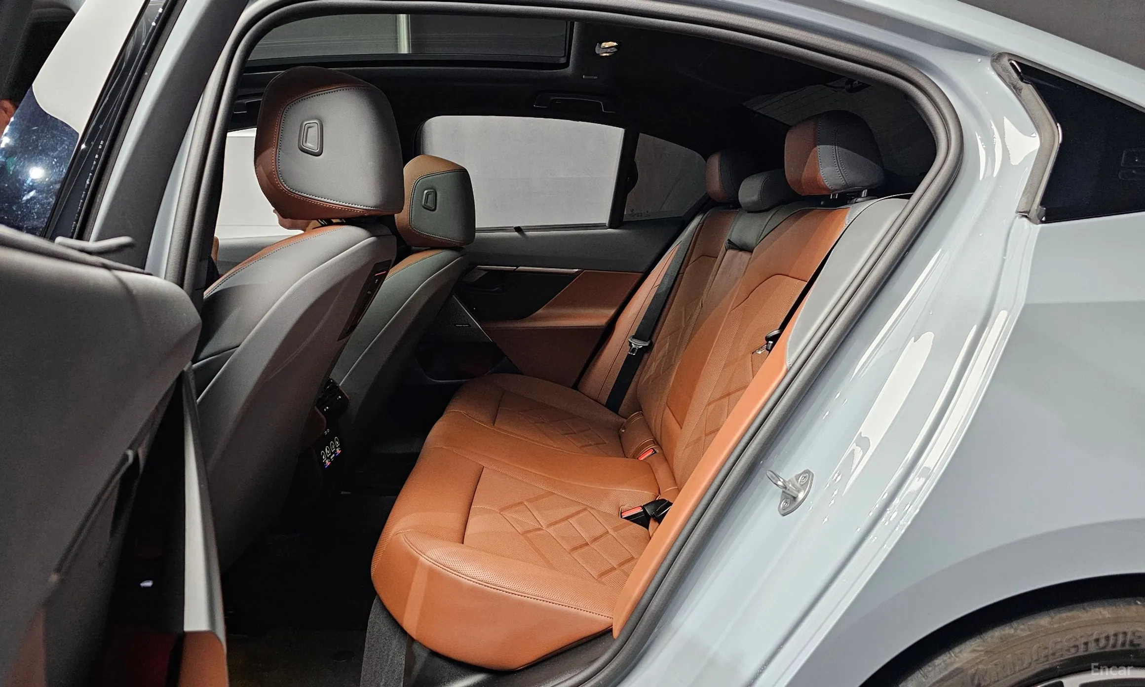 BMW 5 Series (G60) превью 12