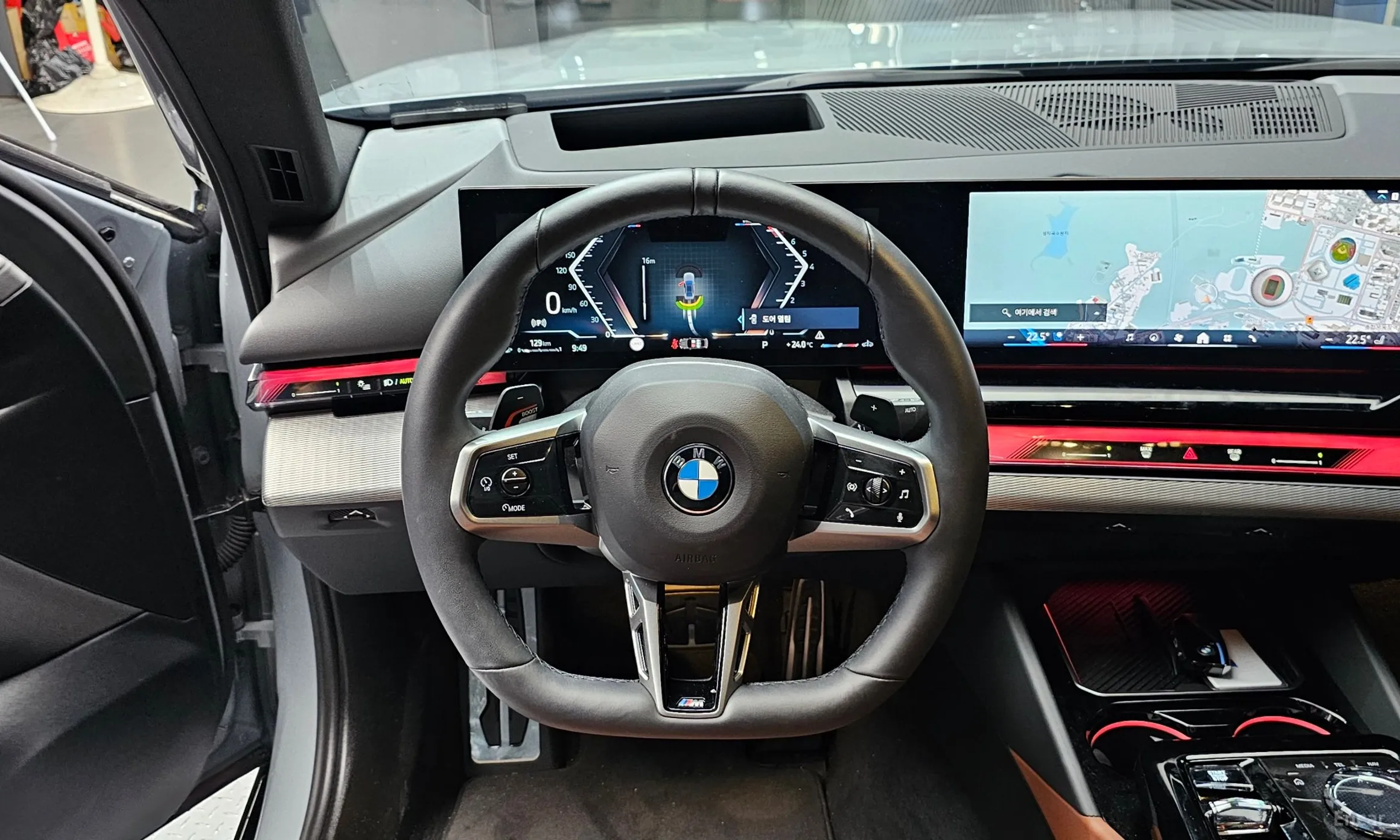 BMW 5 Series (G60) превью 13