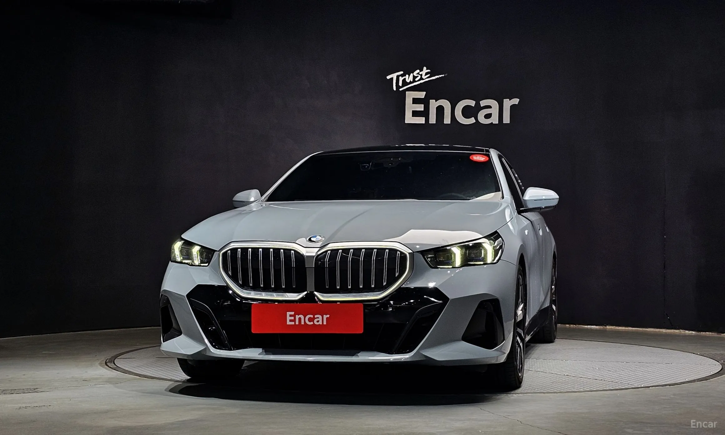 BMW 5 Series (G60) превью 3