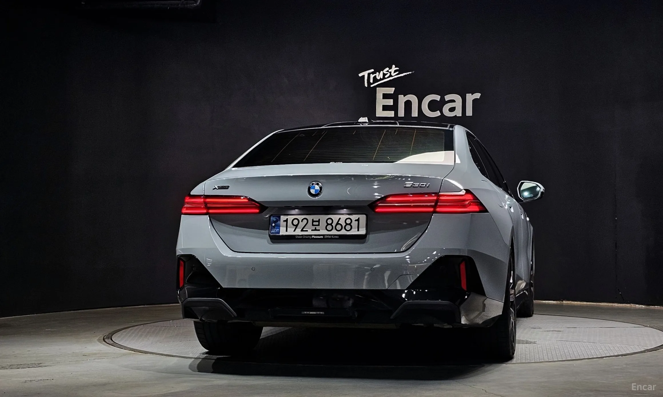 BMW 5 Series (G60) превью 4