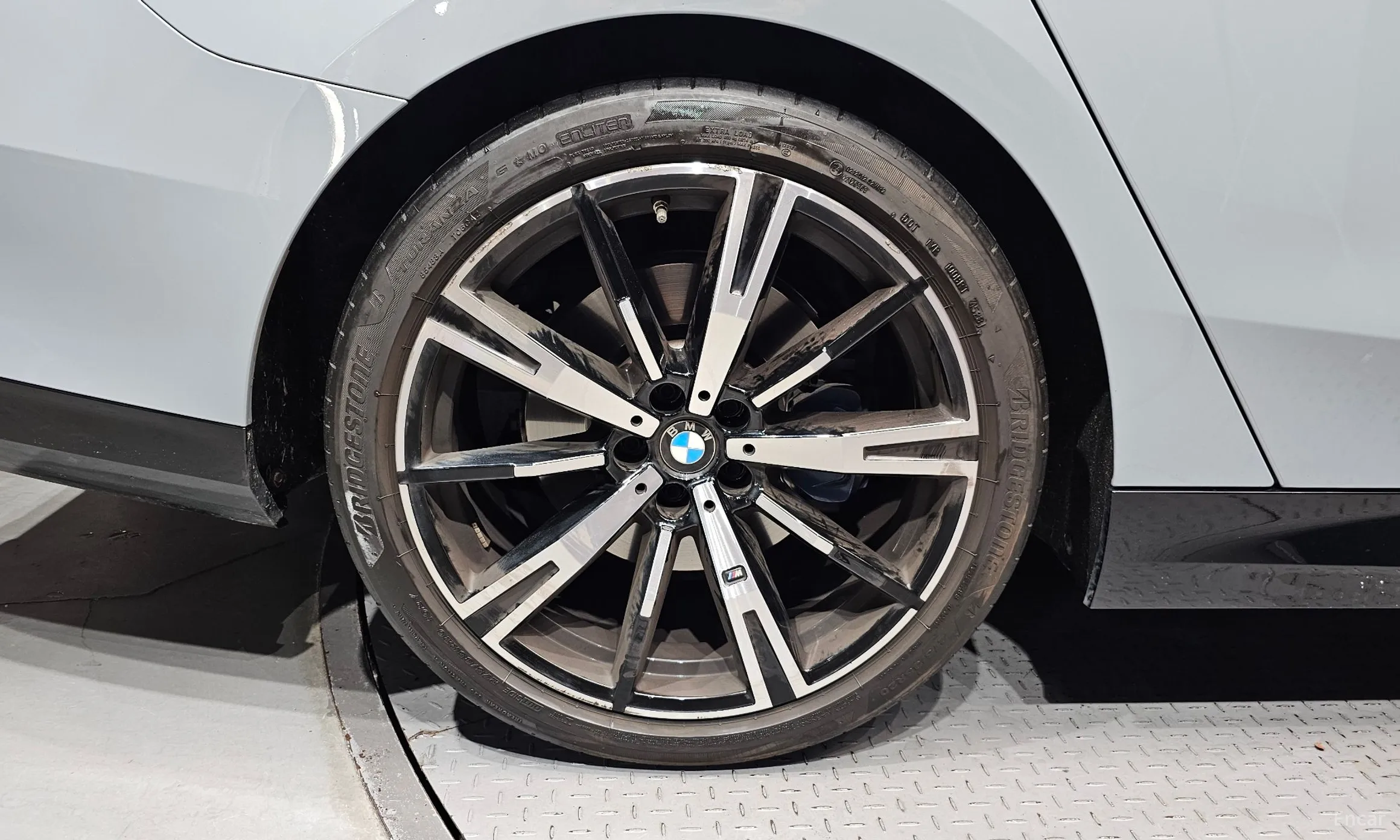 BMW 5 Series (G60) превью 5