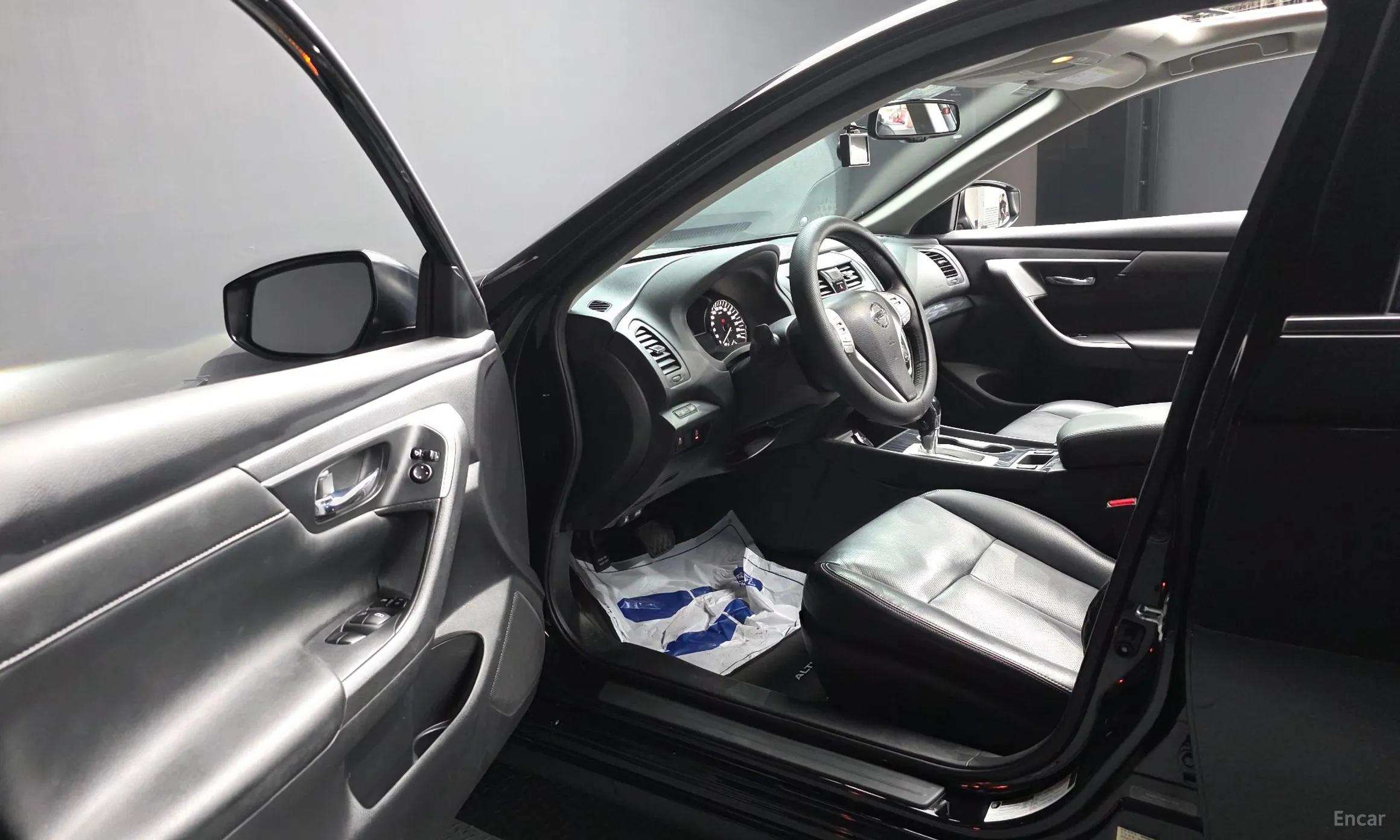 Nissan Altima превью 10
