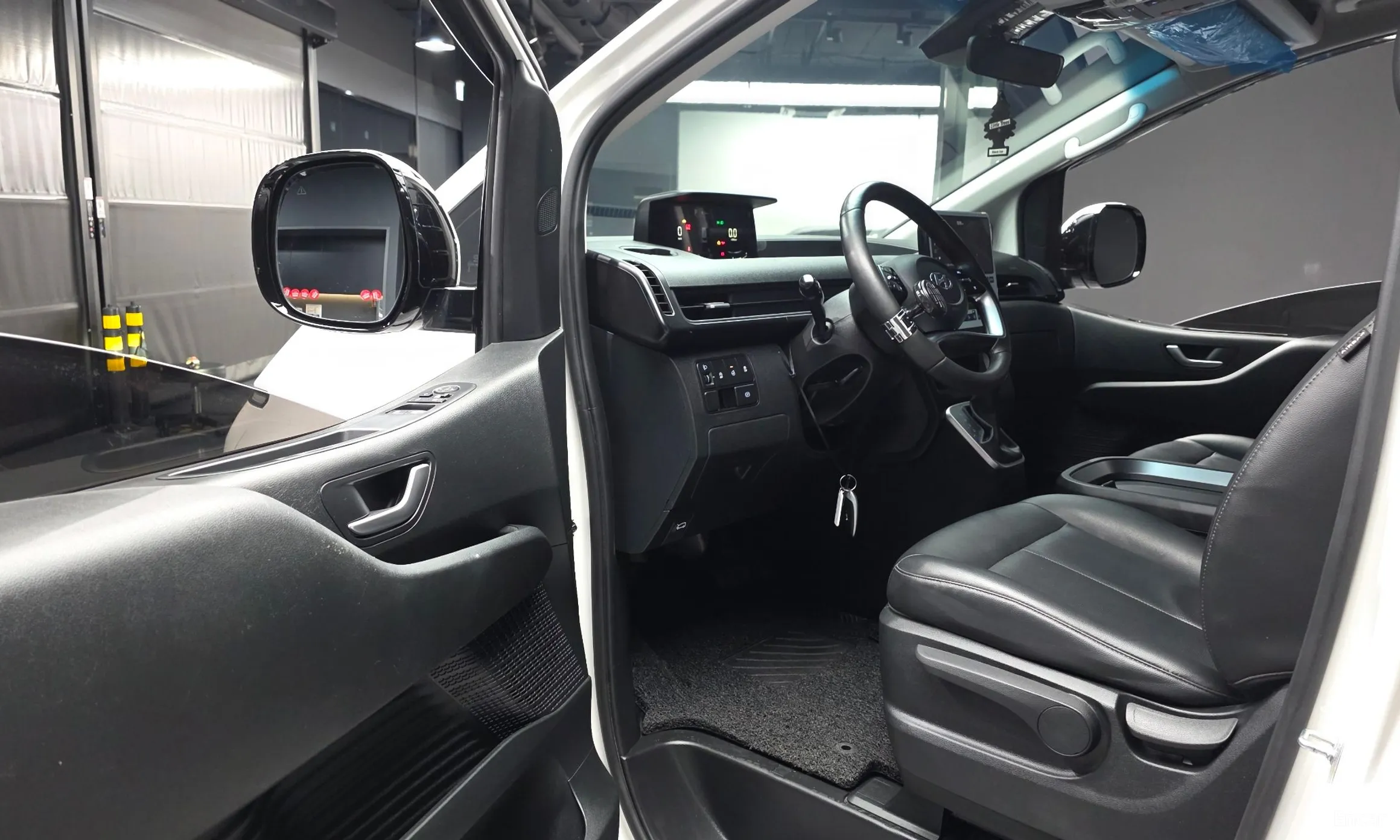 Hyundai Staria превью 10