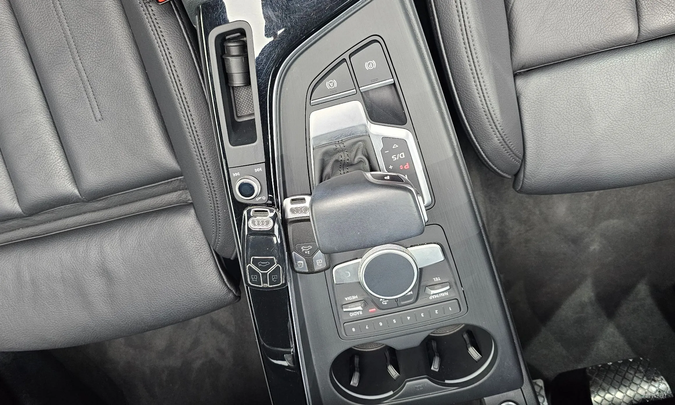 Audi A5 (F5) превью 9