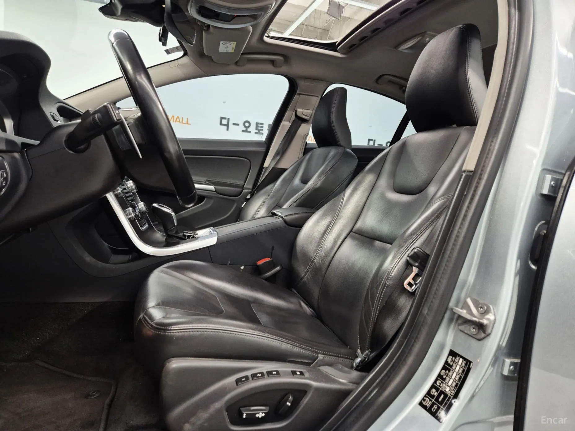 Volvo S60 превью 16